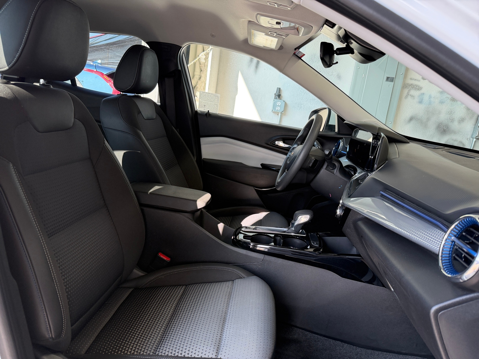 Thumbnail: 2025 Chevrolet Trax - 2