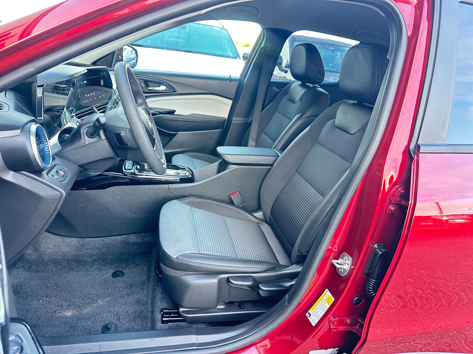 Thumbnail: 2025 Chevrolet Trax - 2