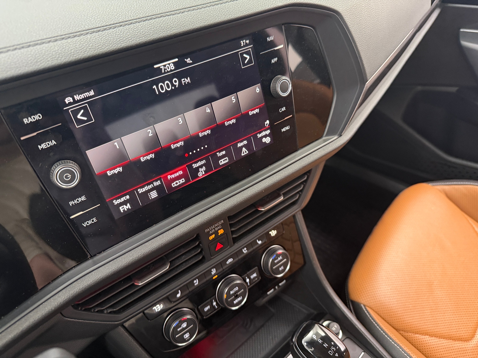 Thumbnail: 2024 Volkswagen Jetta - 3