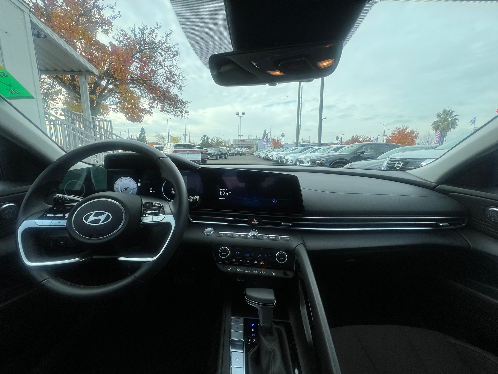 Thumbnail: 2025 Hyundai Elantra - 3