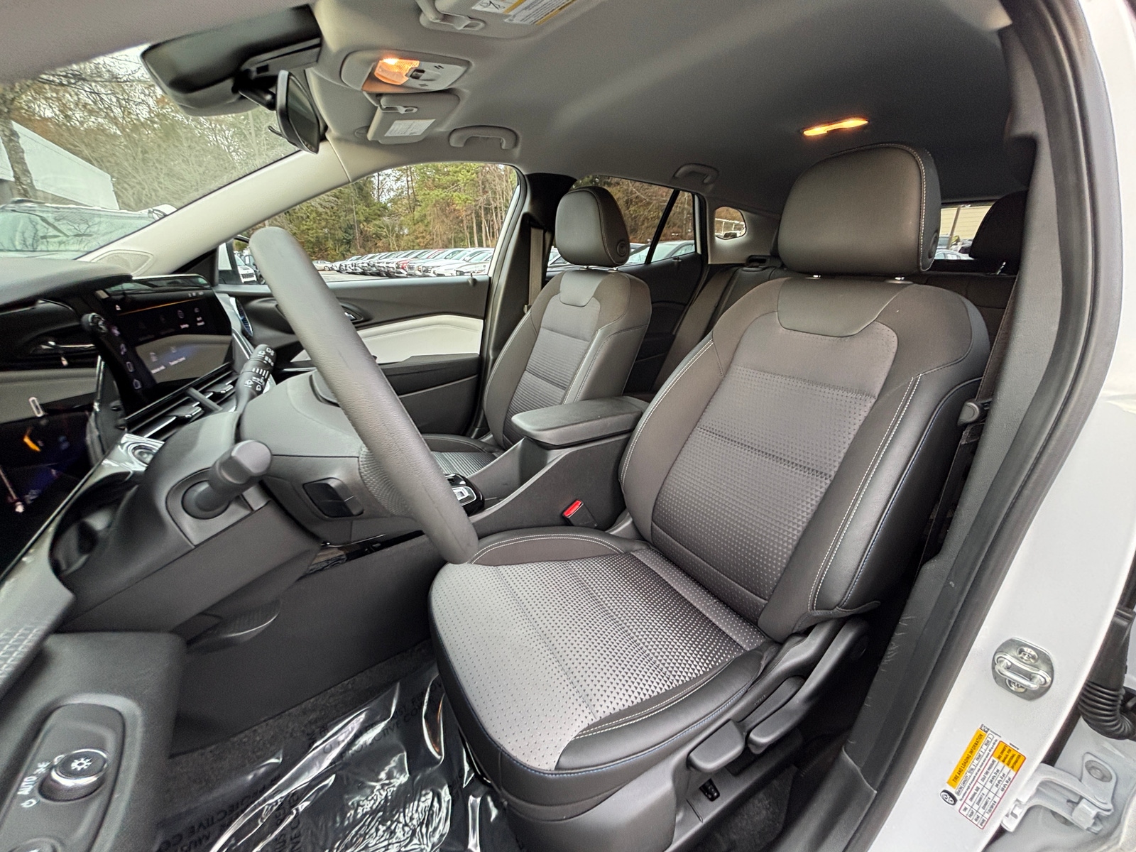 Thumbnail: 2025 Chevrolet Trax - 2