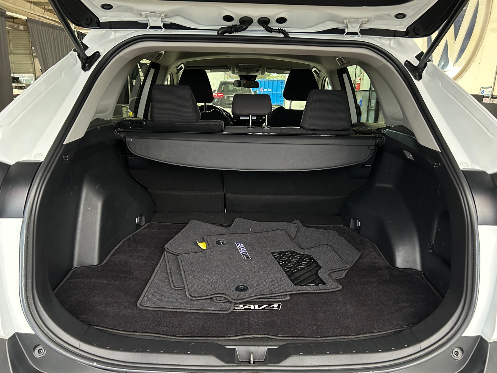 Thumbnail: 2021 Toyota RAV4 - 7