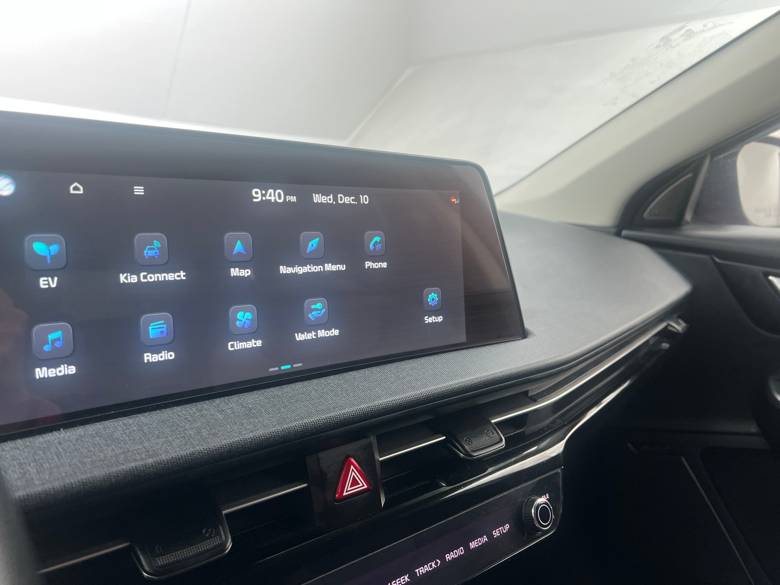 Thumbnail: 2022 Kia EV6 - 3