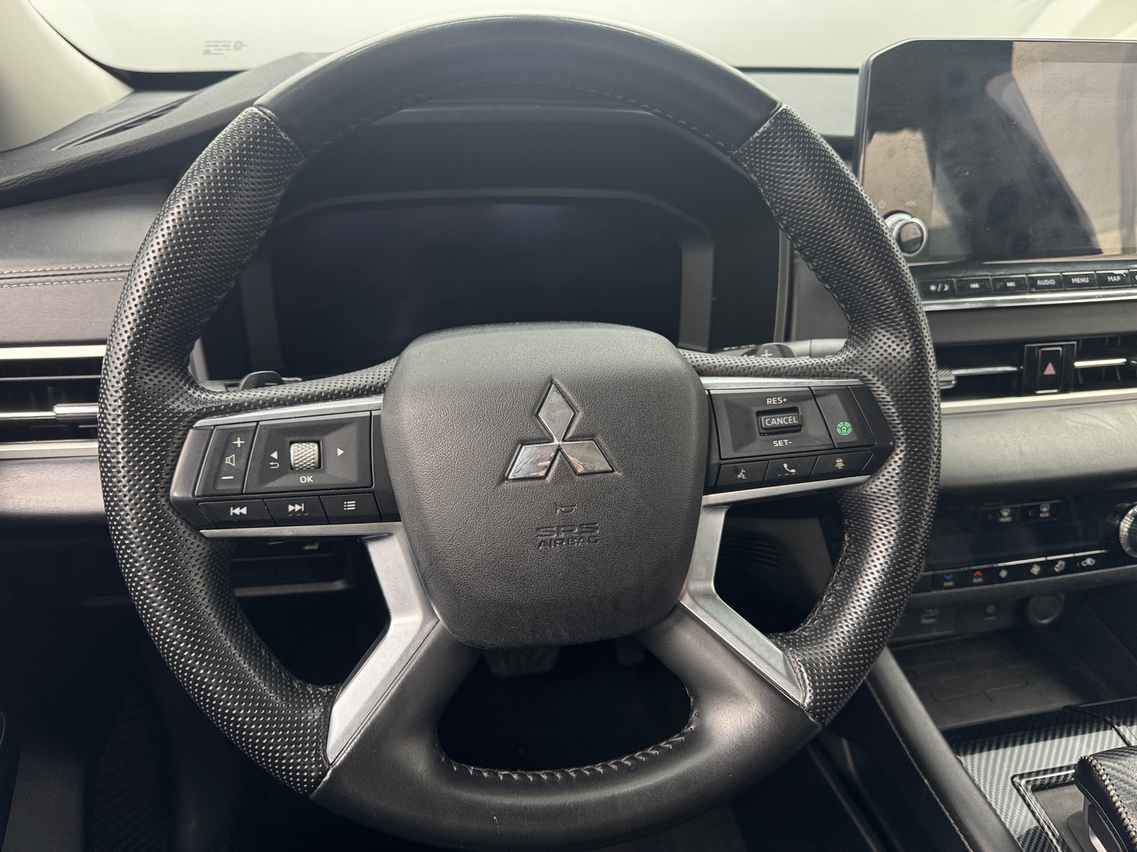 Thumbnail: 2023 Mitsubishi Outlander - 4