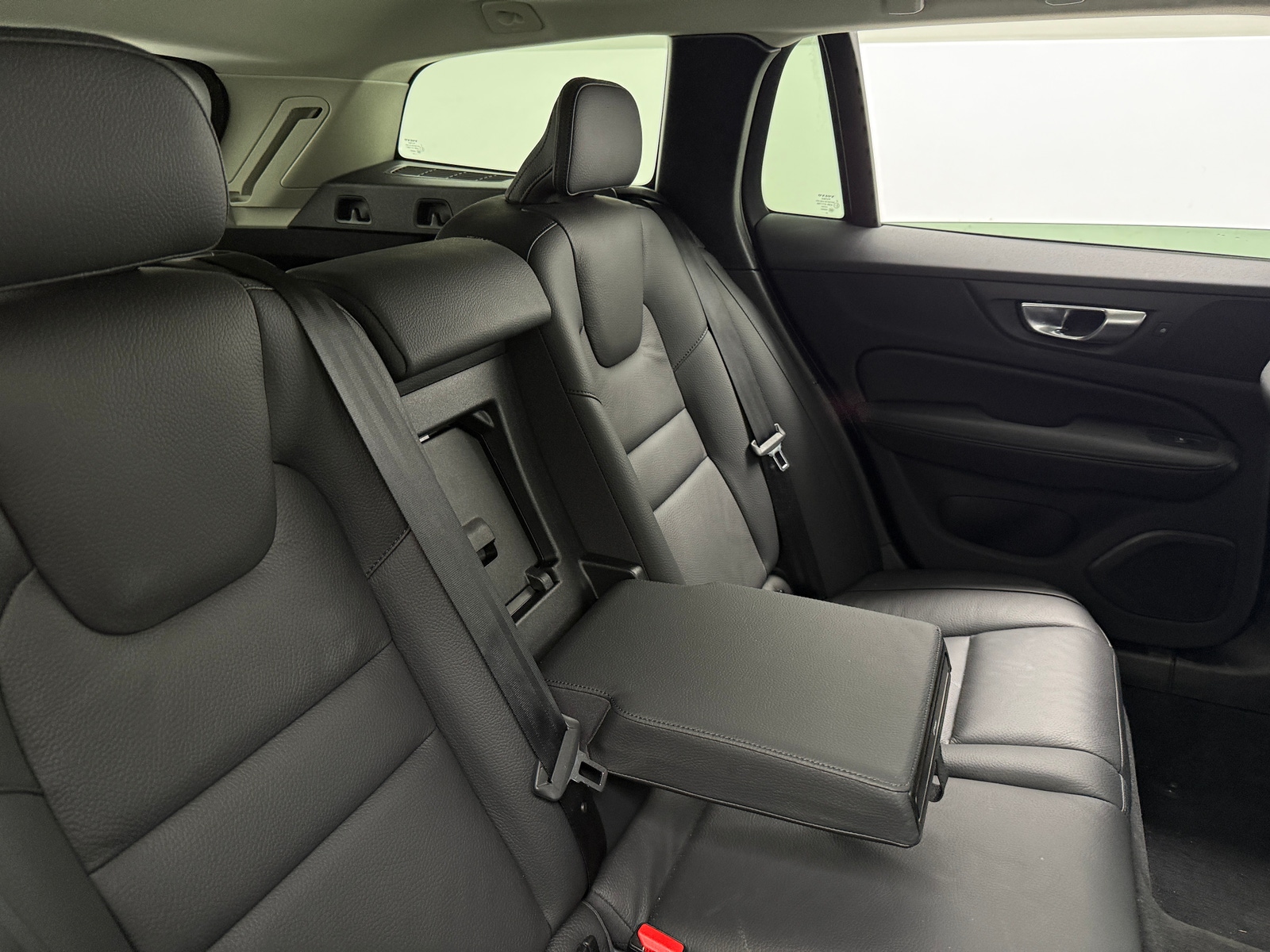 Thumbnail: 2025 Volvo V60 - 5