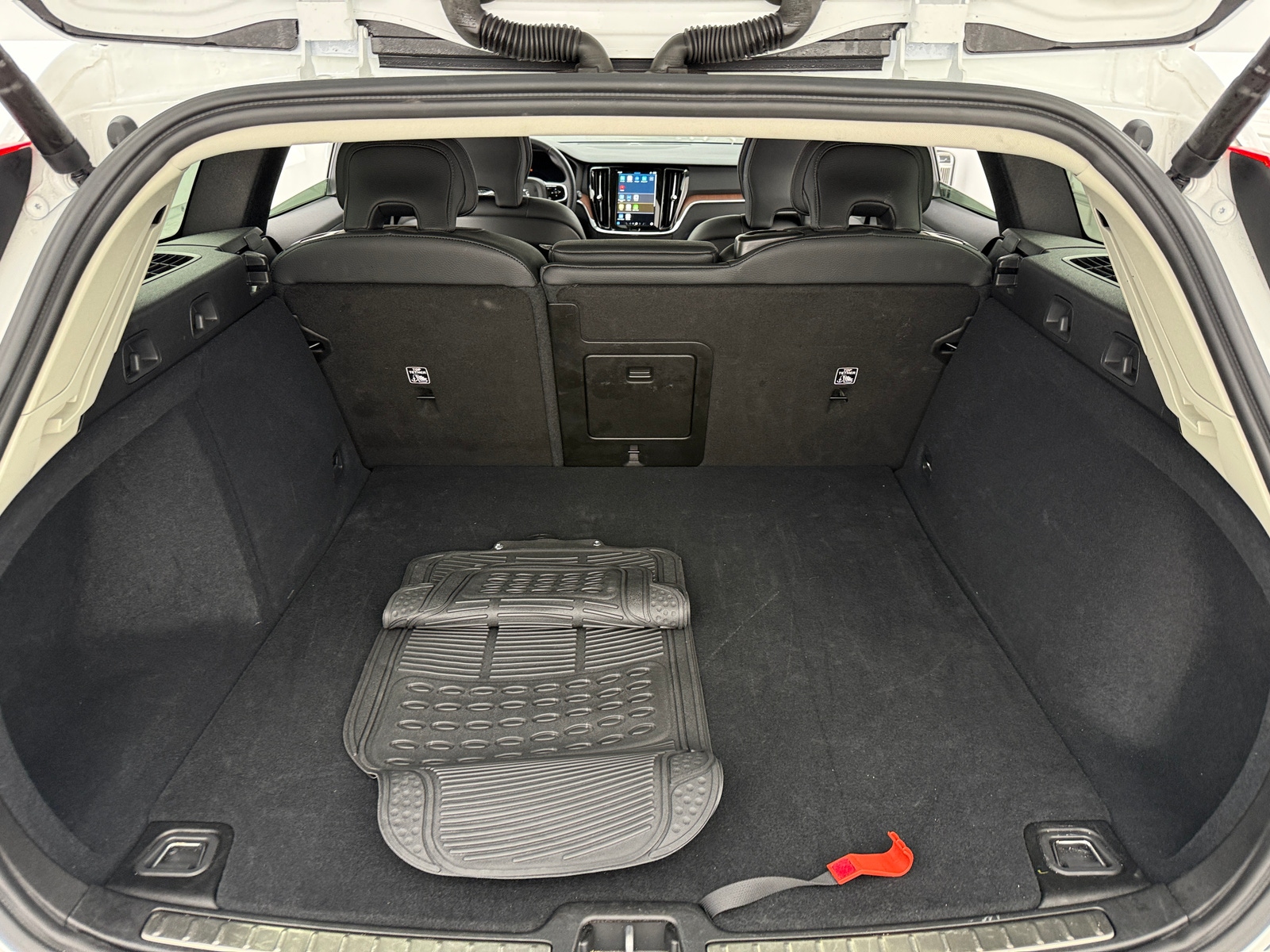 Thumbnail: 2025 Volvo V60 - 6