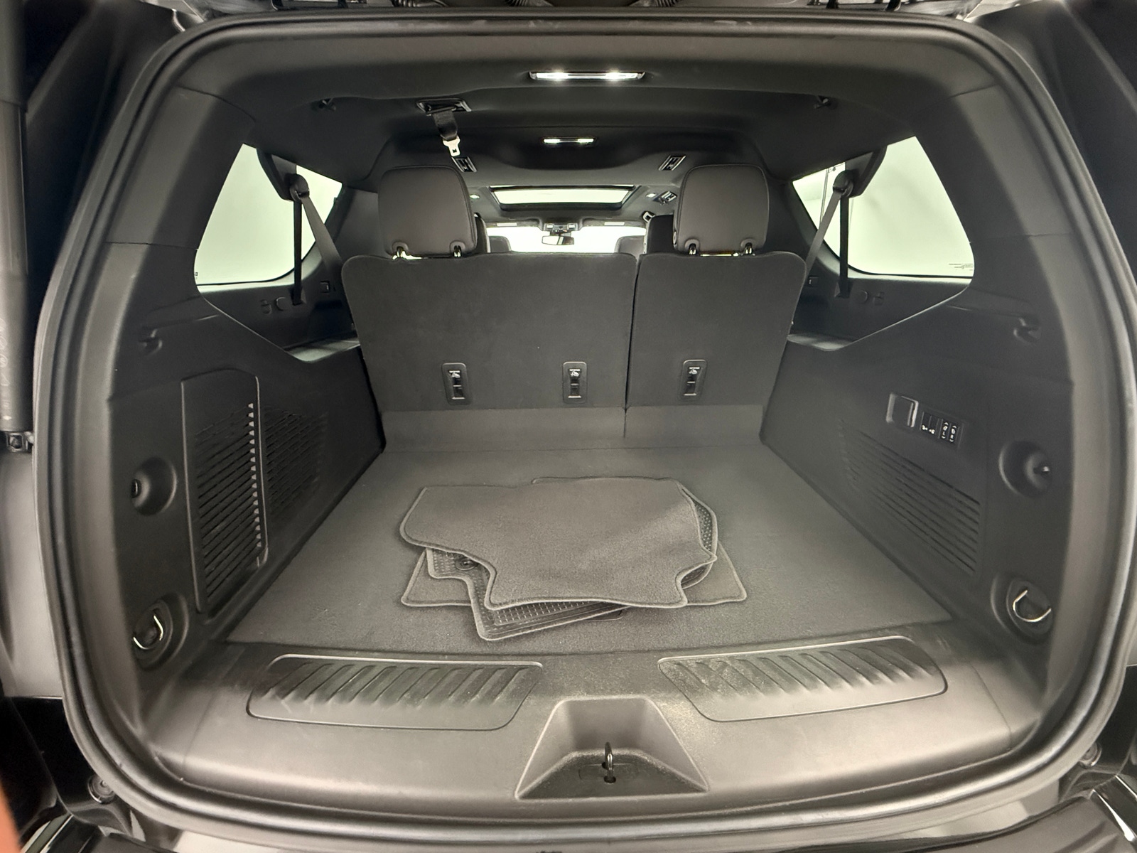 Thumbnail: 2023 Chevrolet Suburban - 6