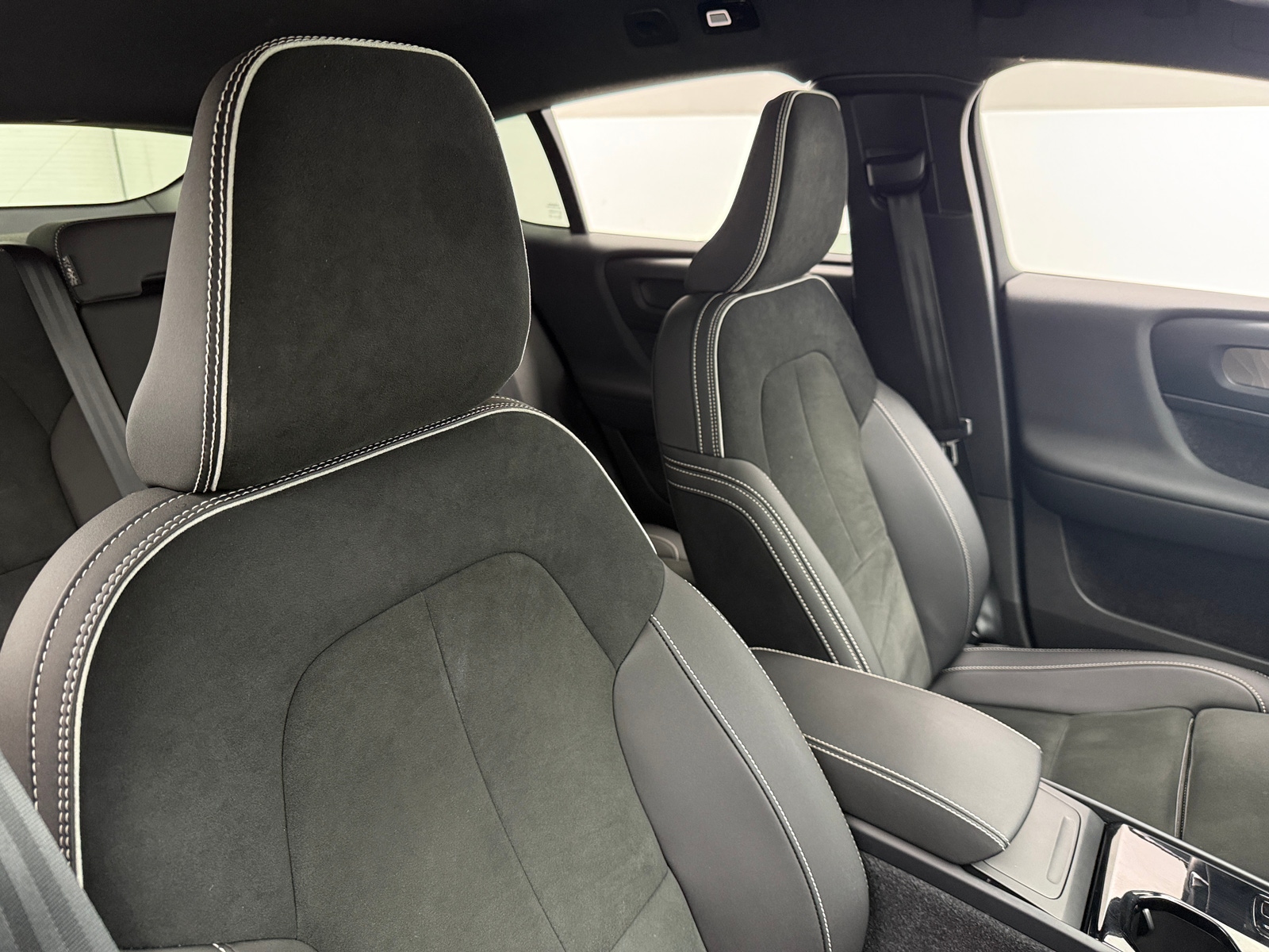 Thumbnail: 2024 Volvo C40 - 2