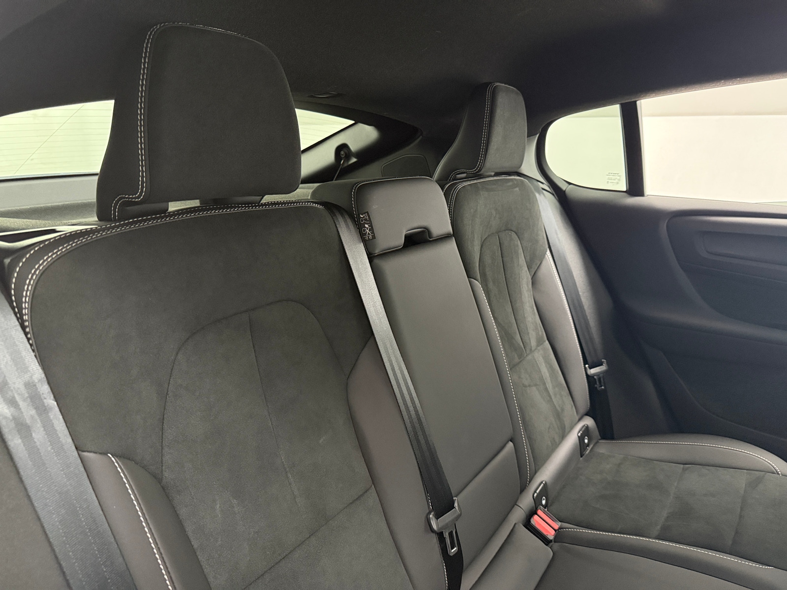 Thumbnail: 2024 Volvo C40 - 6