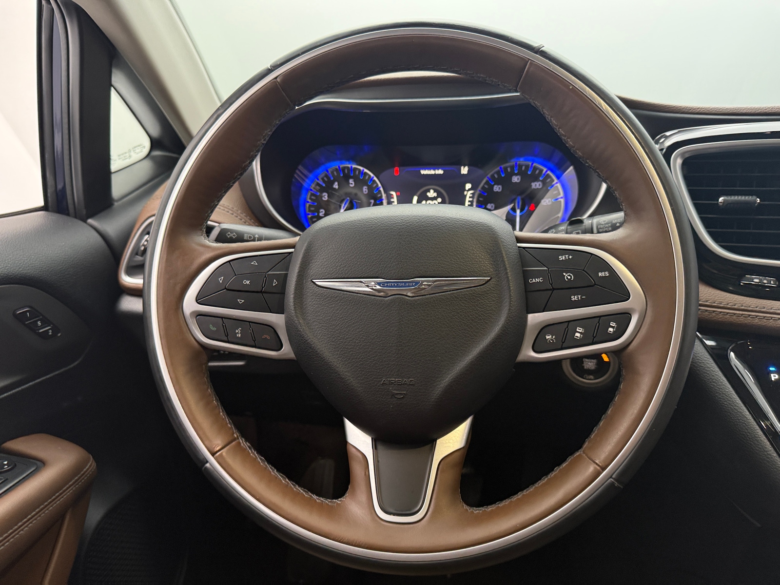 Thumbnail: 2018 Chrysler Pacifica - 4