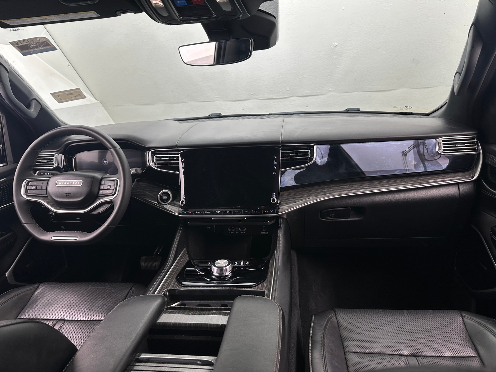 Thumbnail: 2022 Jeep Wagoneer - 2