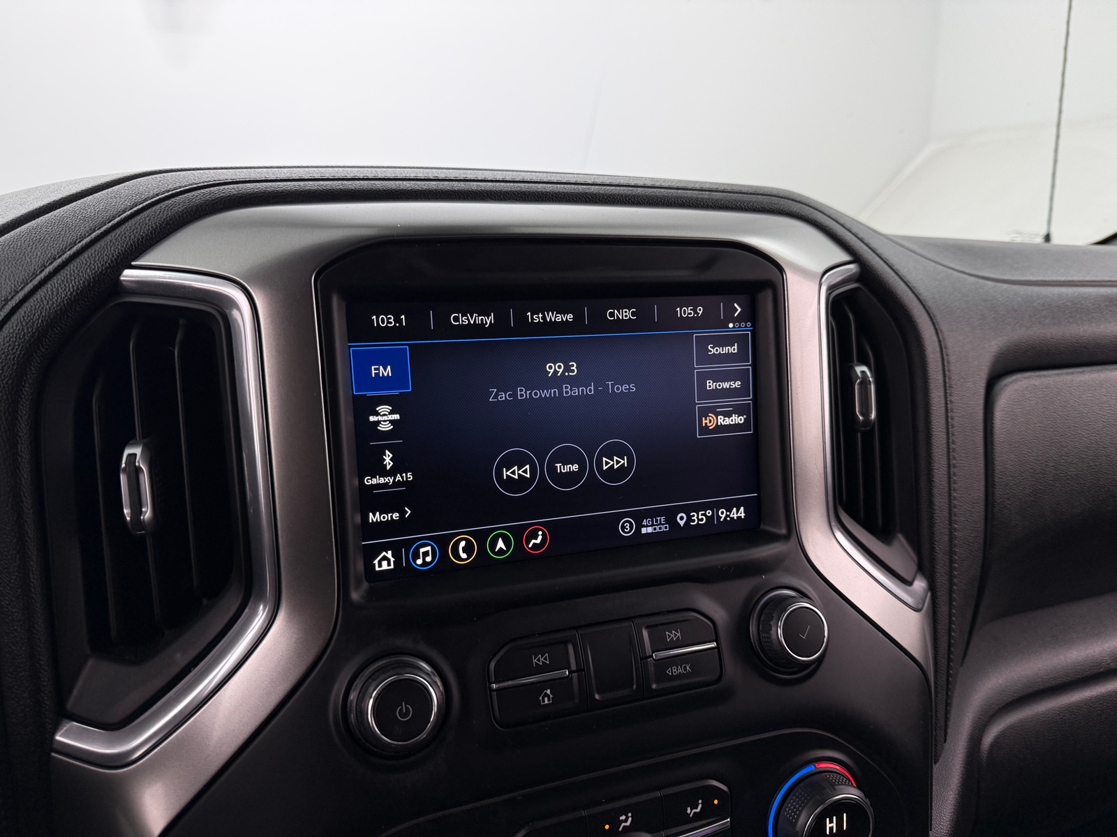 Thumbnail: 2020 Chevrolet Silverado 1500 - 3