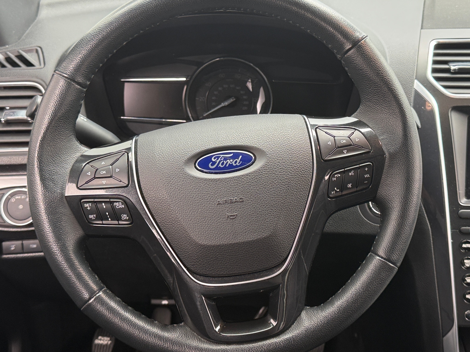 Thumbnail: 2019 Ford Explorer - 4