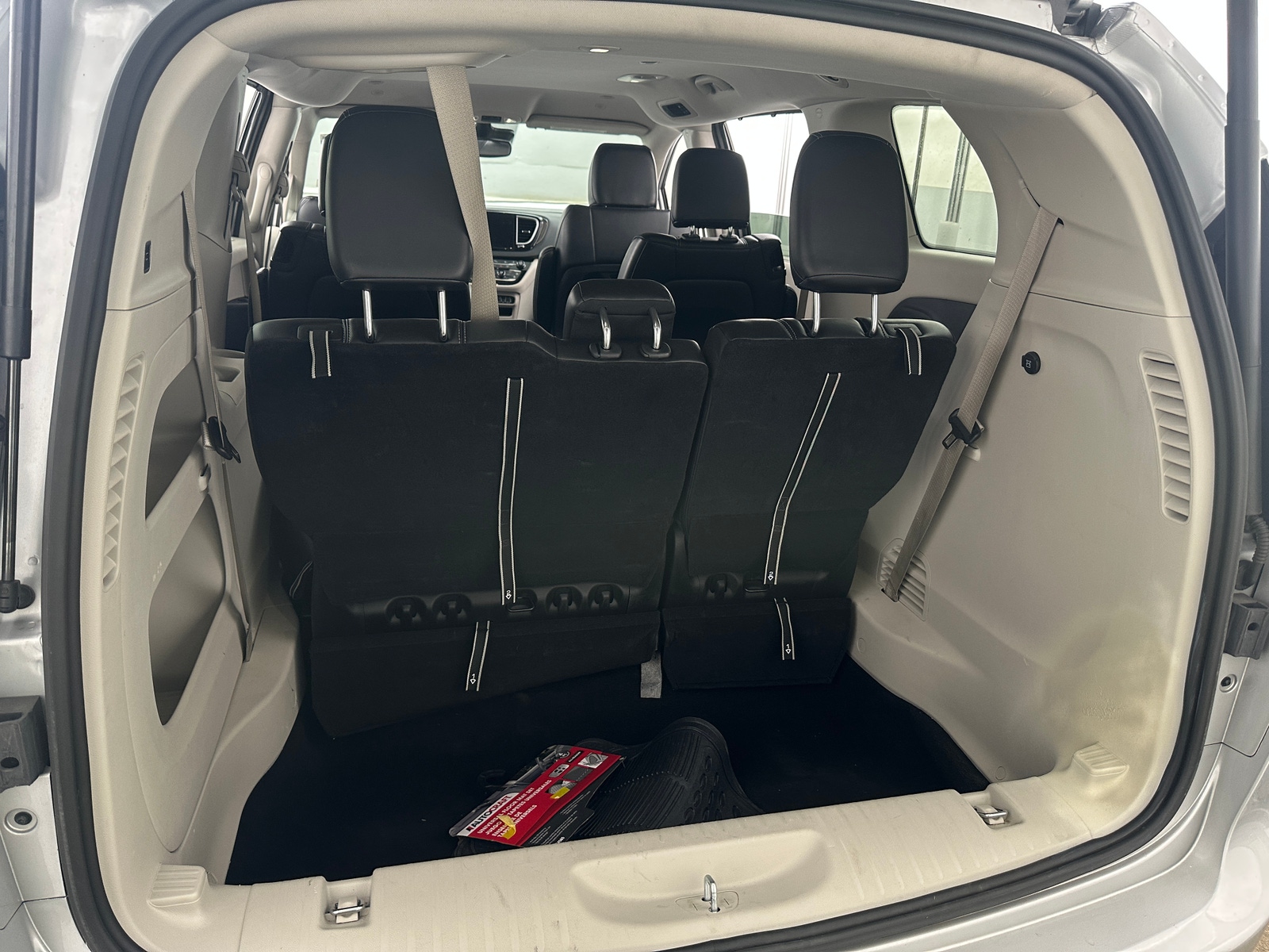 Thumbnail: 2024 Chrysler Pacifica - 6