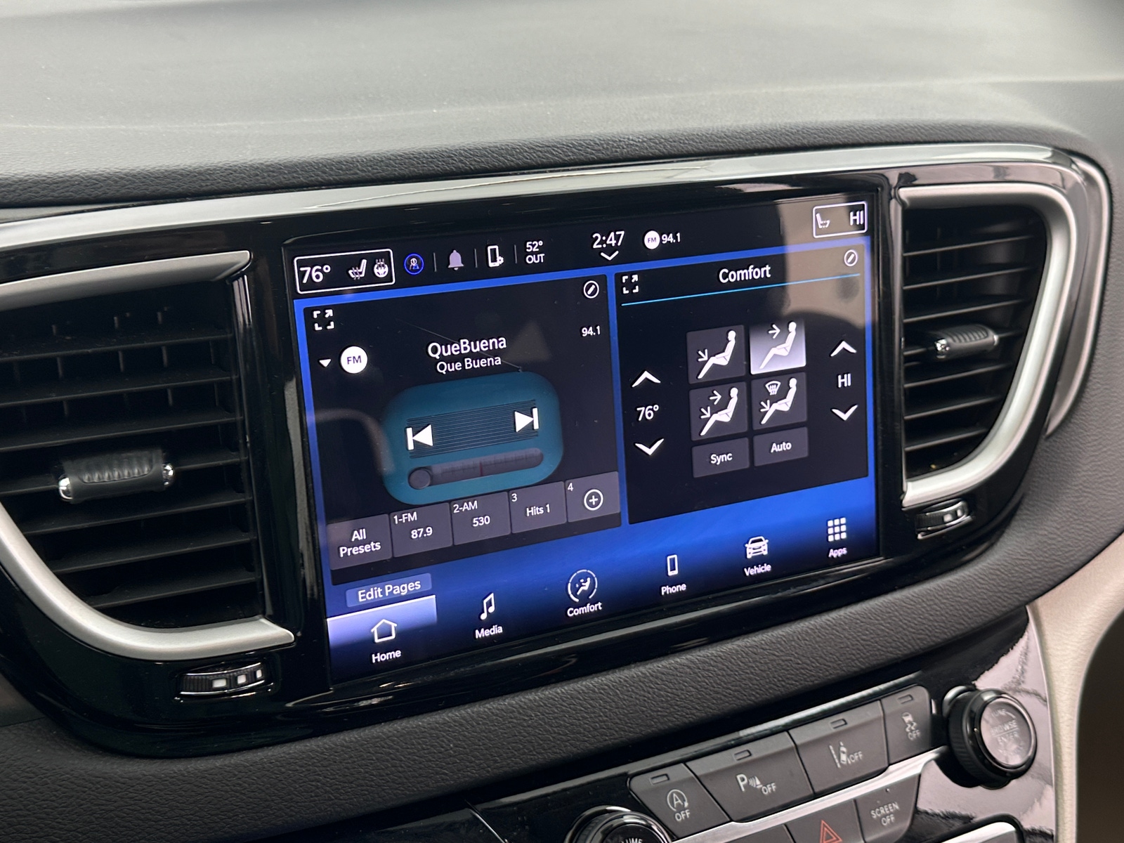 Thumbnail: 2024 Chrysler Pacifica - 3