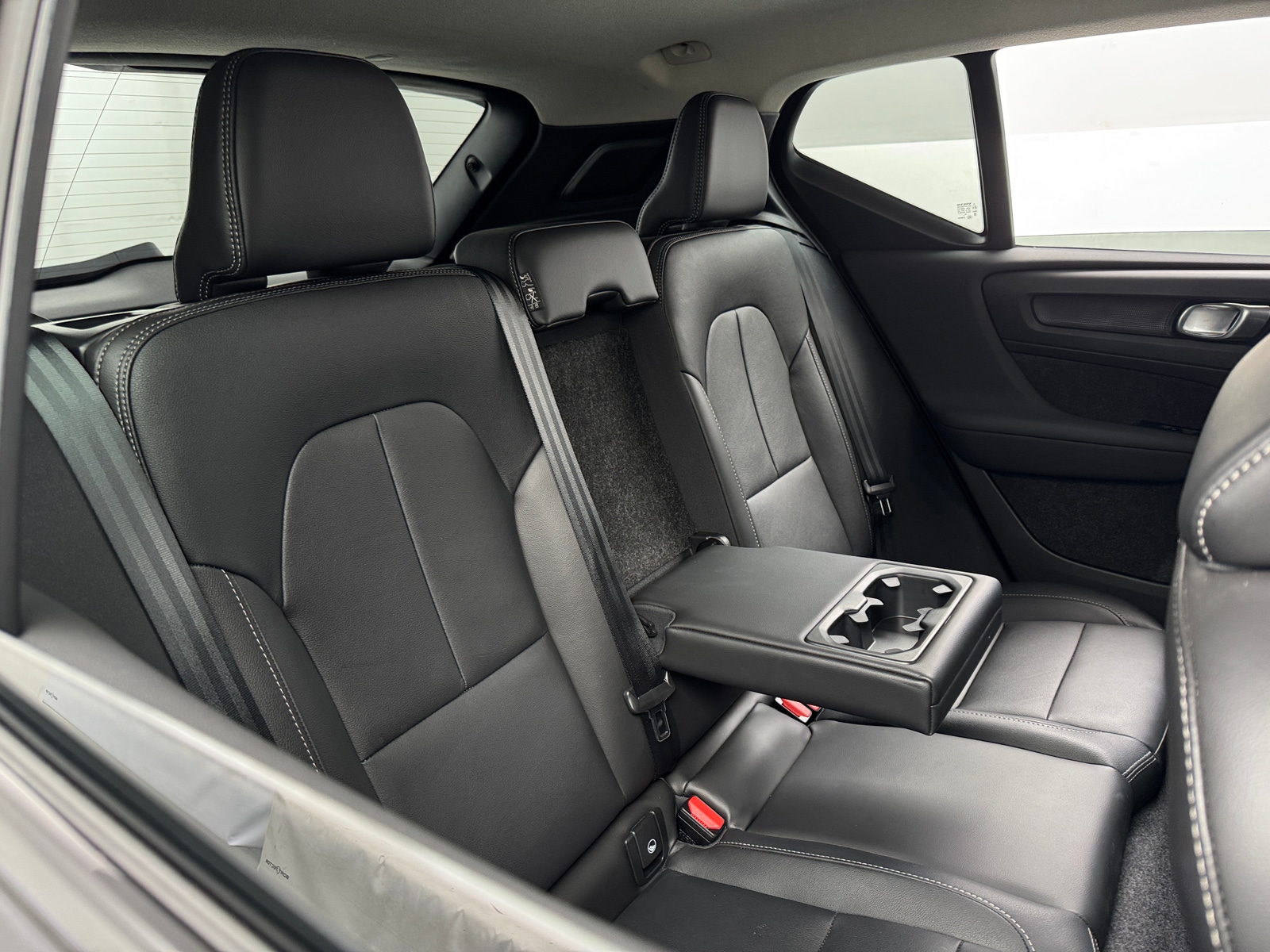 Thumbnail: 2025 Volvo XC40 - 6