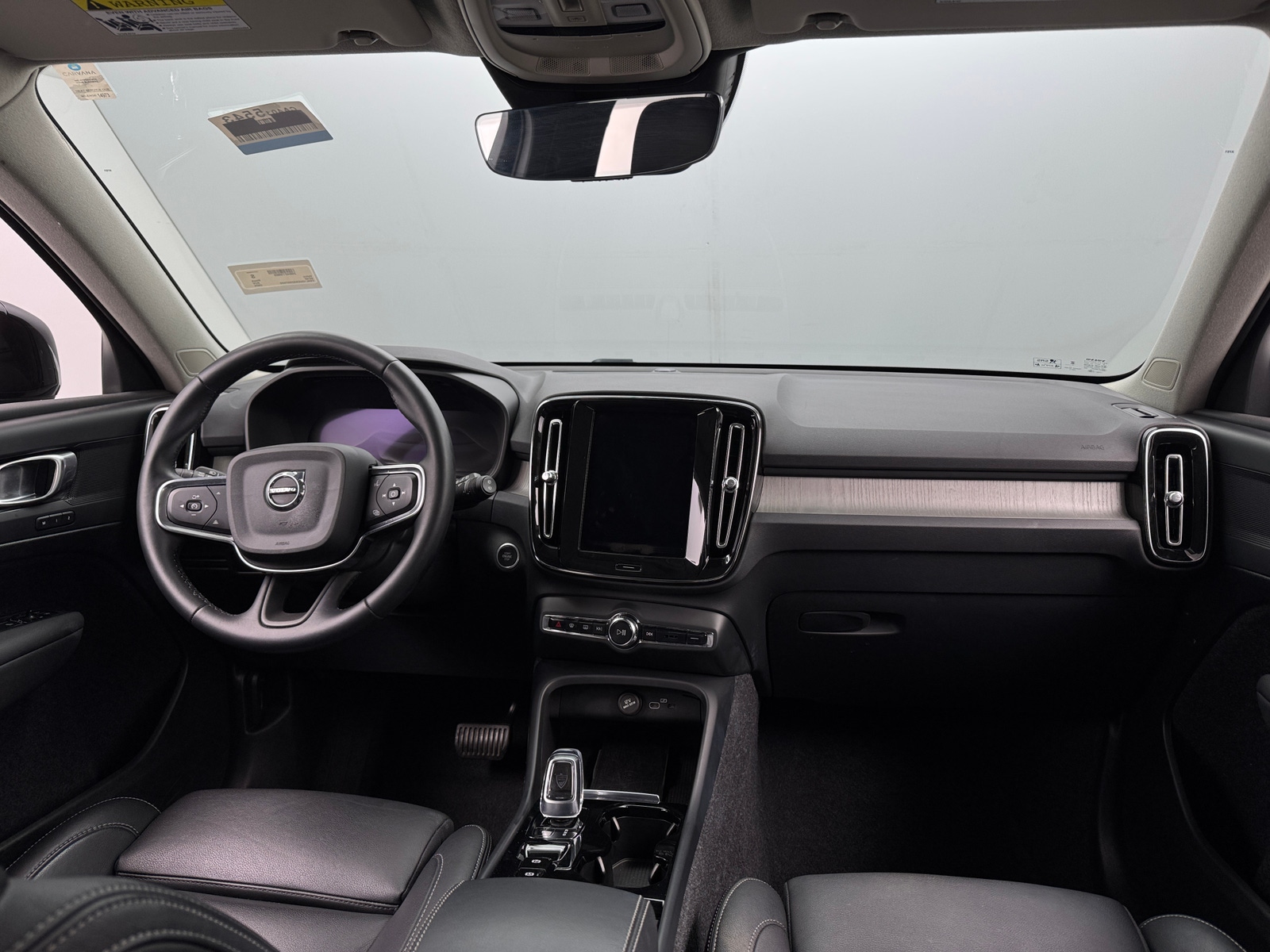 Thumbnail: 2025 Volvo XC40 - 3