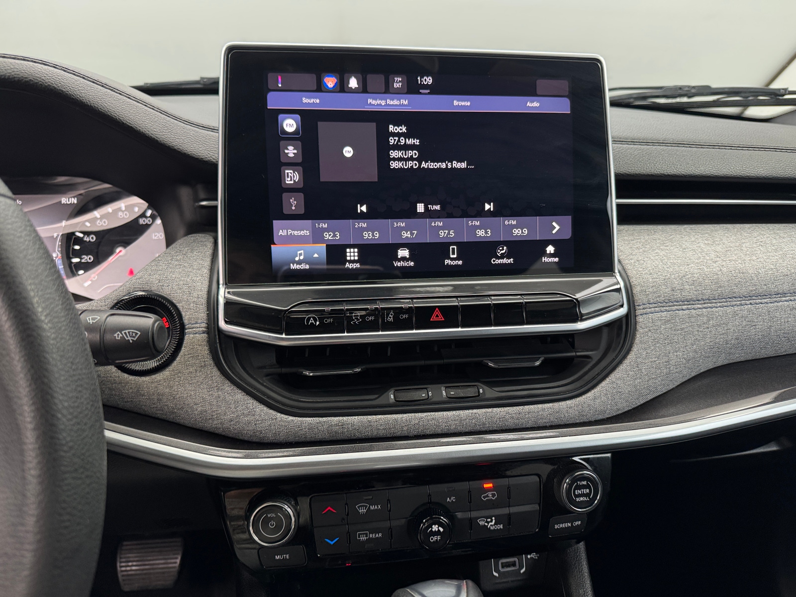 Thumbnail: 2023 Jeep Compass - 4