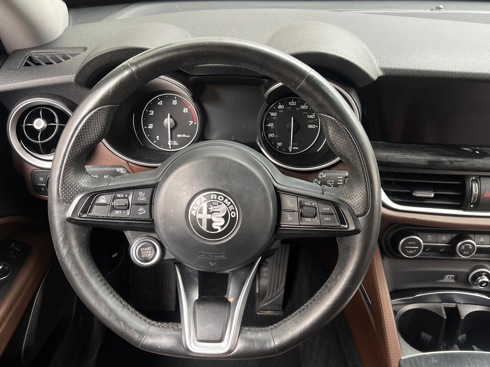 Thumbnail: 2021 Alfa Romeo Stelvio - 4