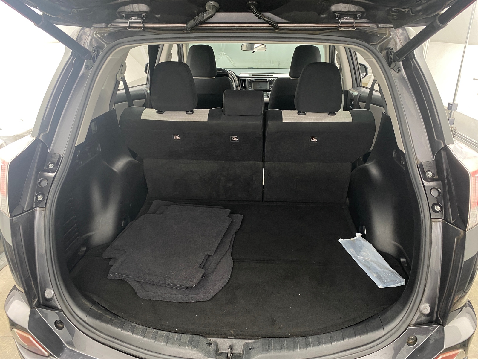 Thumbnail: 2018 Toyota RAV4 - 7