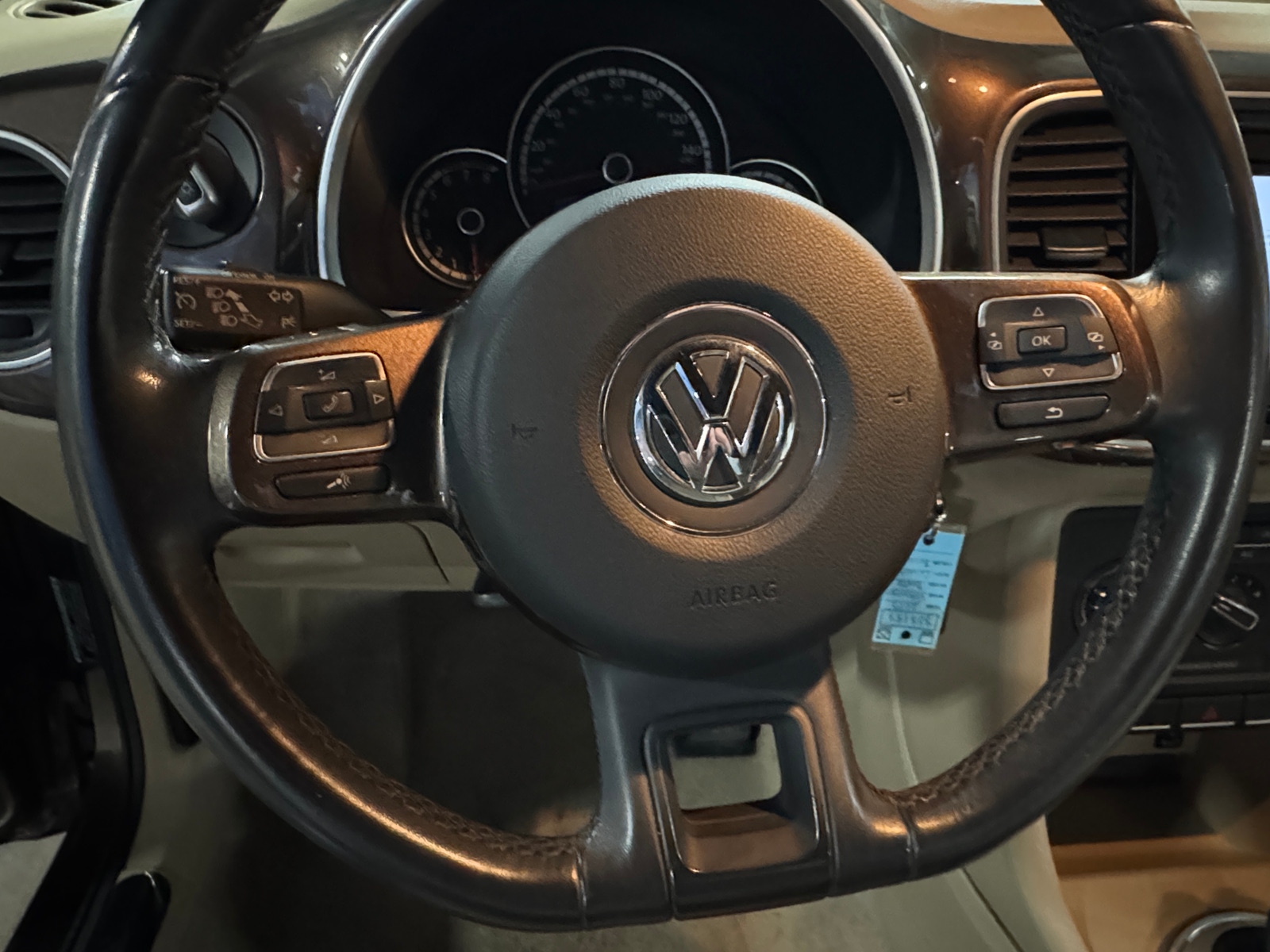 Thumbnail: 2015 Volkswagen Beetle - 4