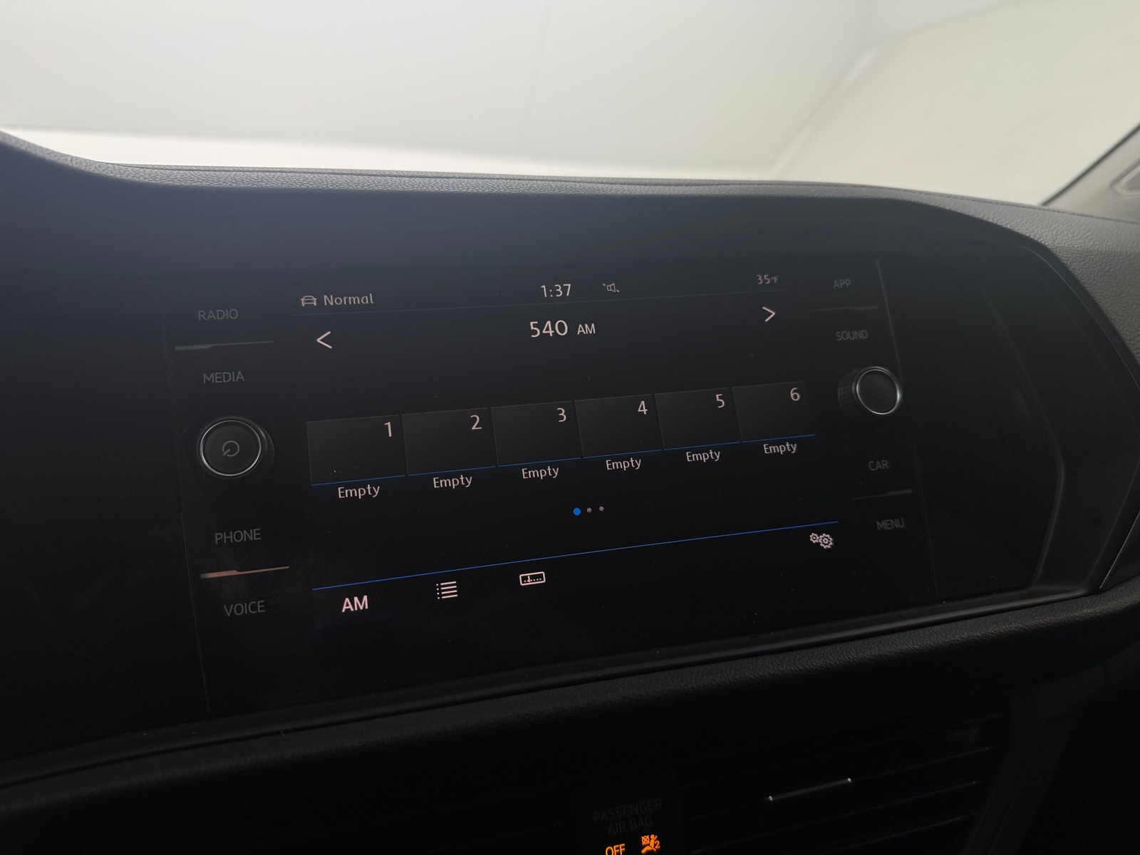 Thumbnail: 2019 Volkswagen Jetta - 3