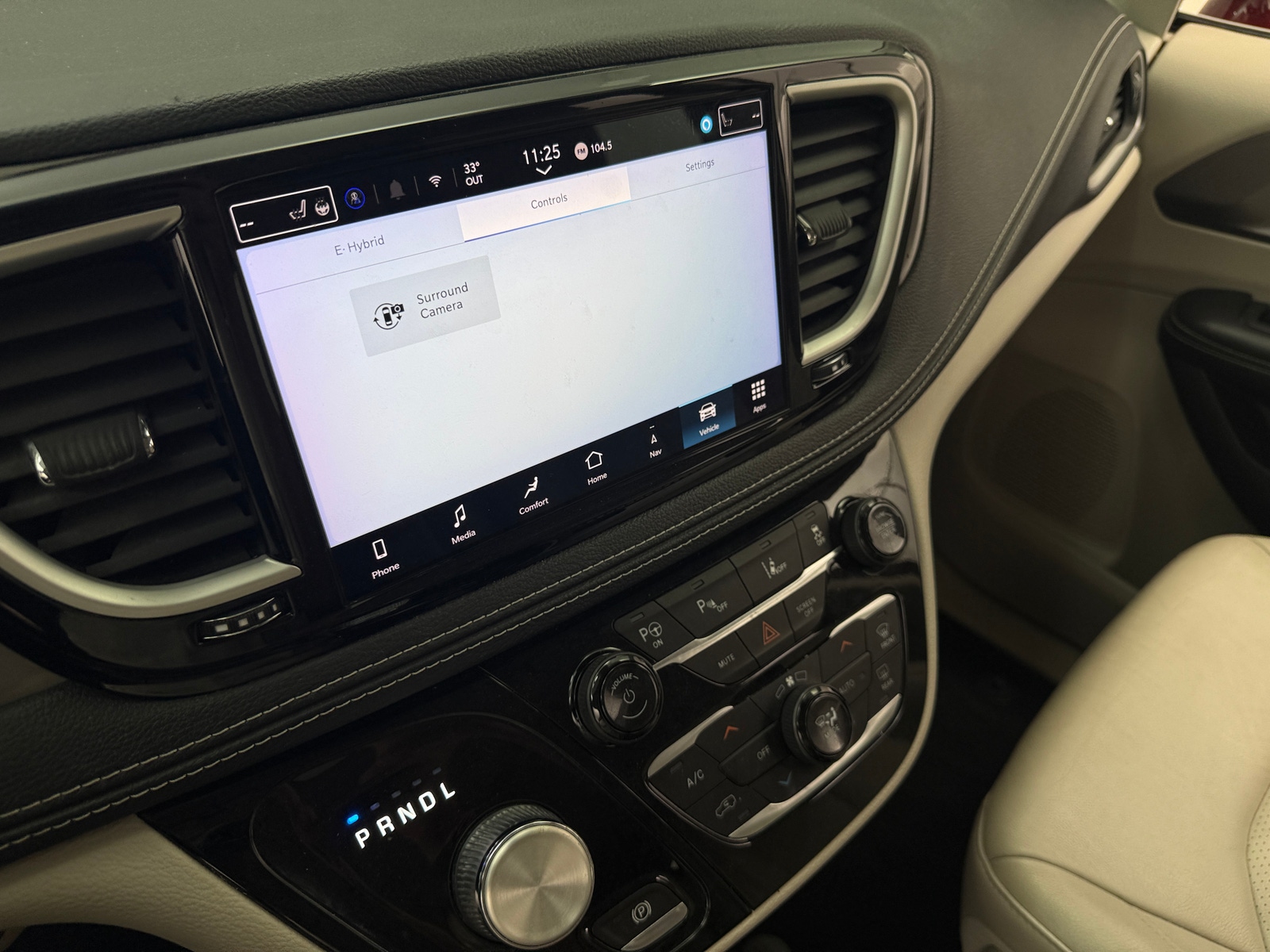 Thumbnail: 2021 Chrysler Pacifica - 3