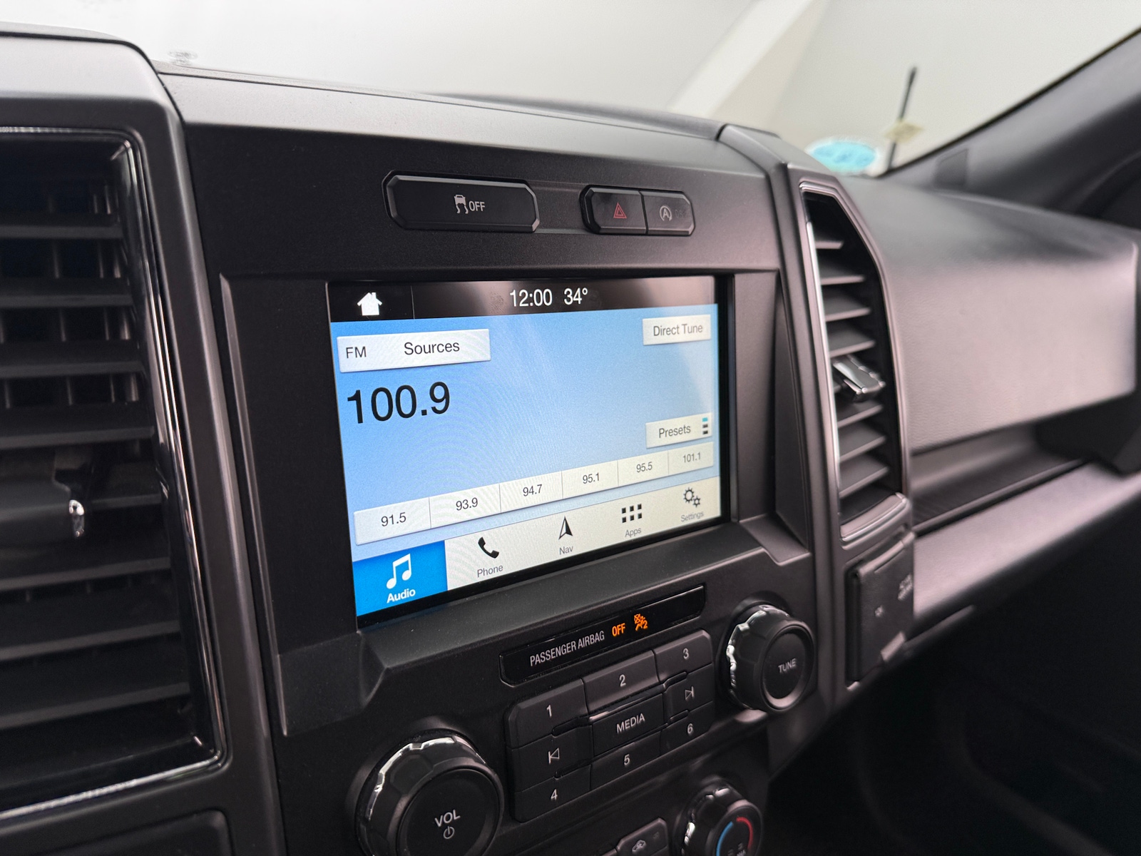 Thumbnail: 2018 Ford Econoline - 4