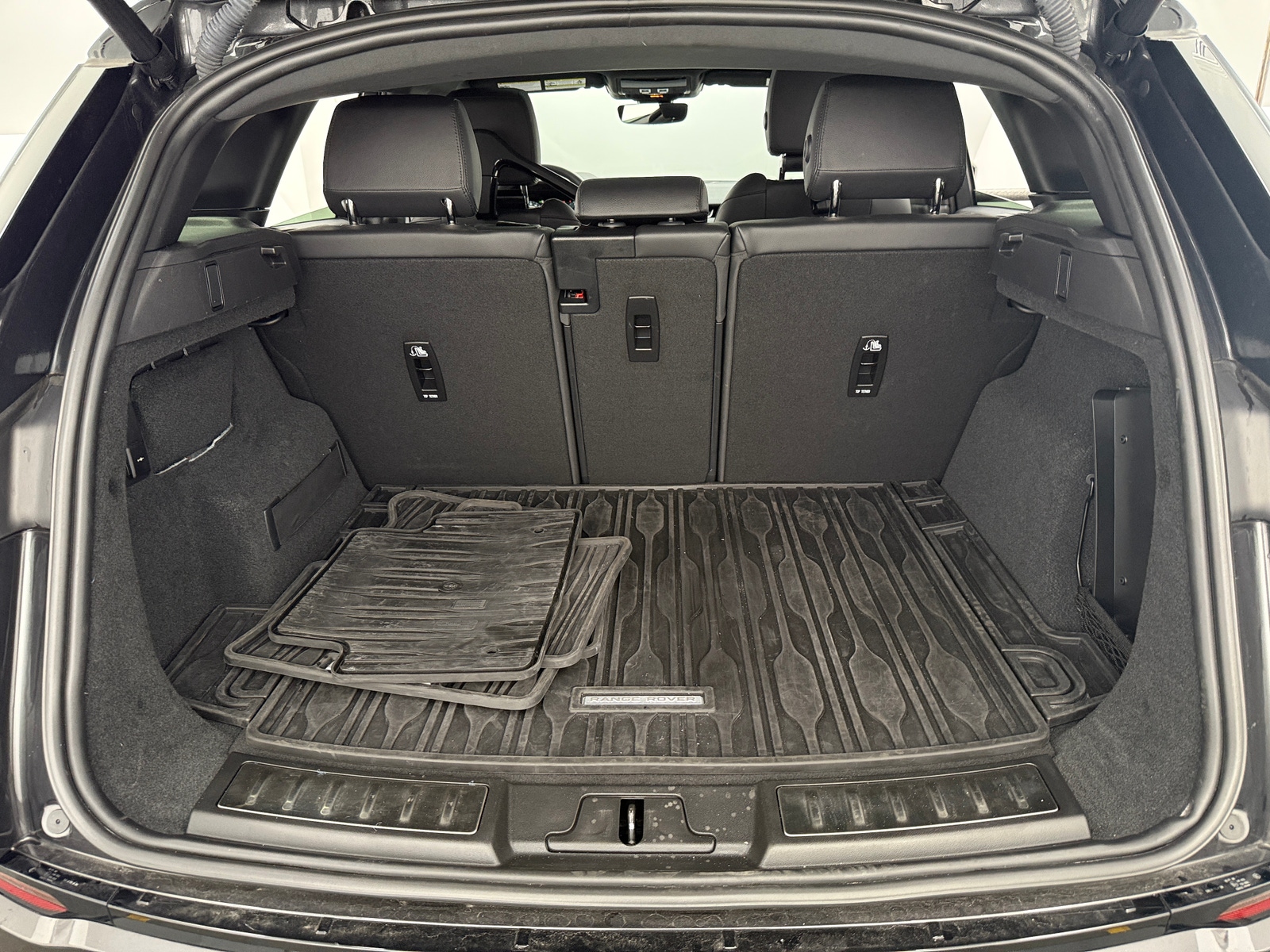 Thumbnail: 2025 Land Rover Range Rover Evoque - 6