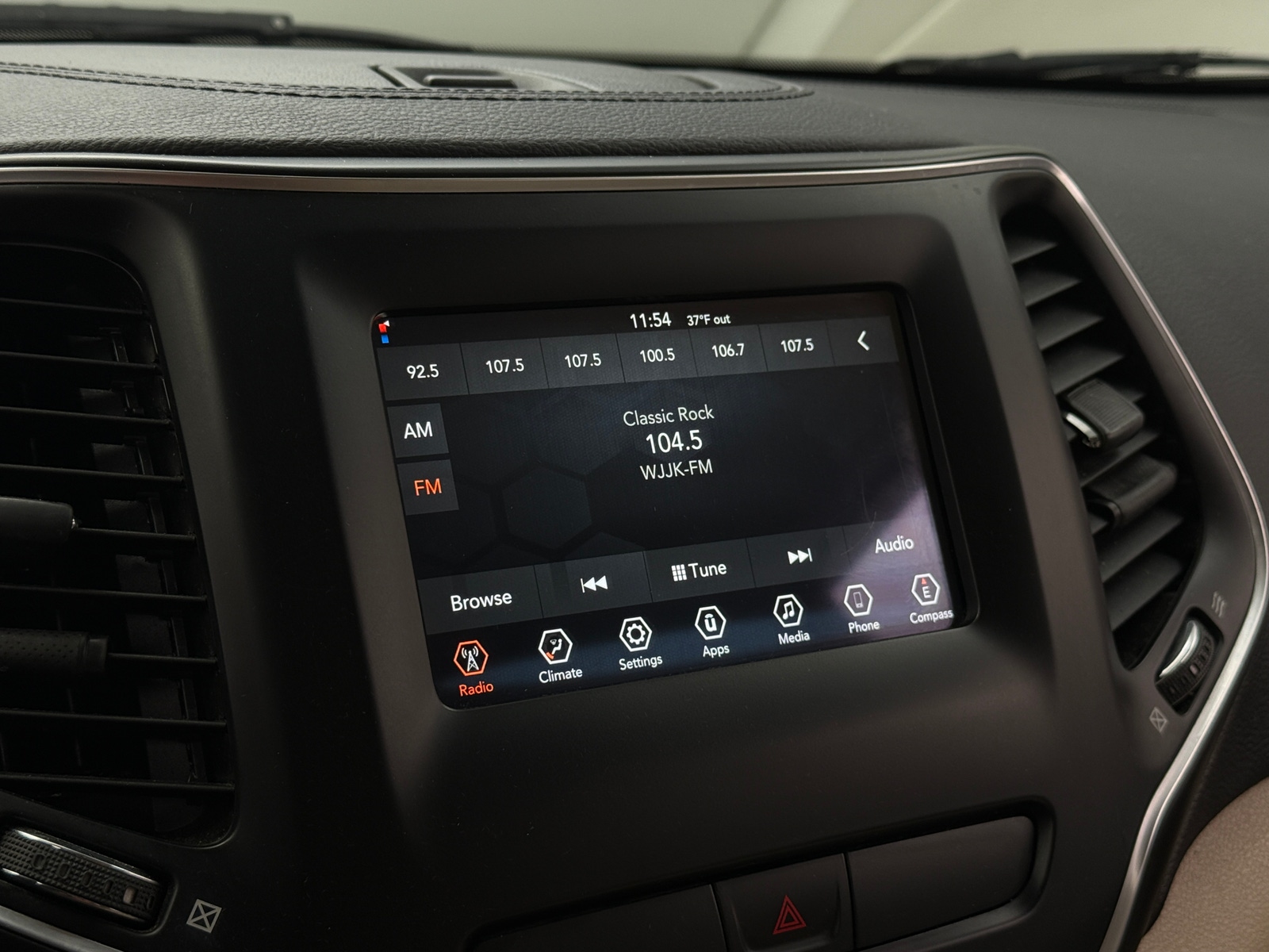 Thumbnail: 2019 Jeep Cherokee - 4