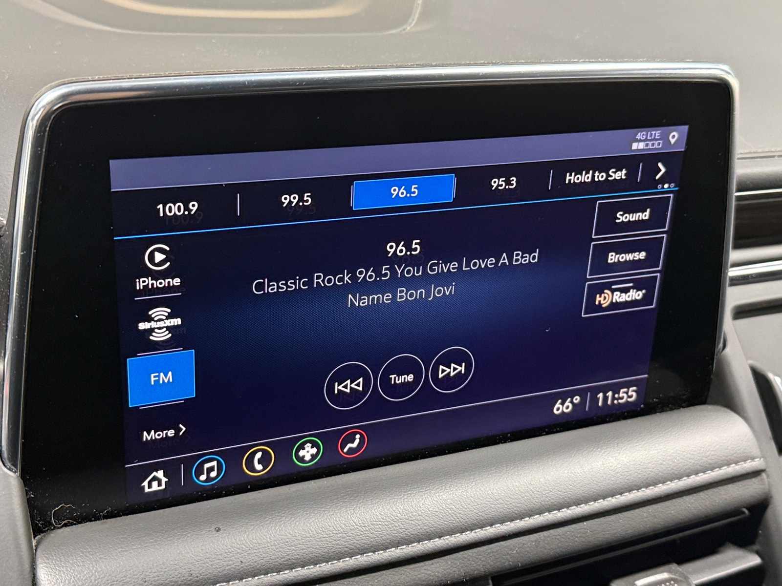 Thumbnail: 2021 Chevrolet Suburban - 3