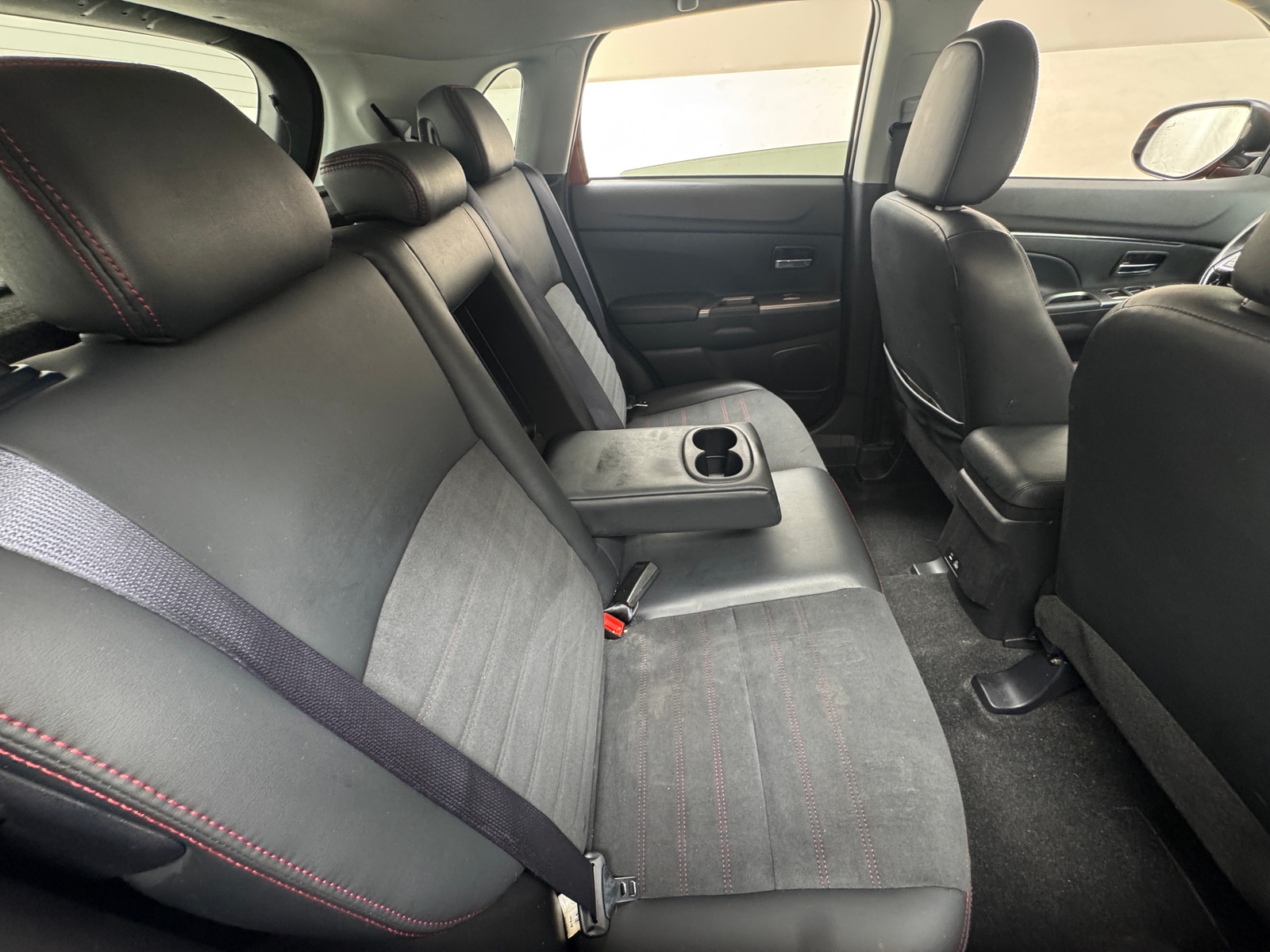 Thumbnail: 2023 Mitsubishi Outlander Sport - 5