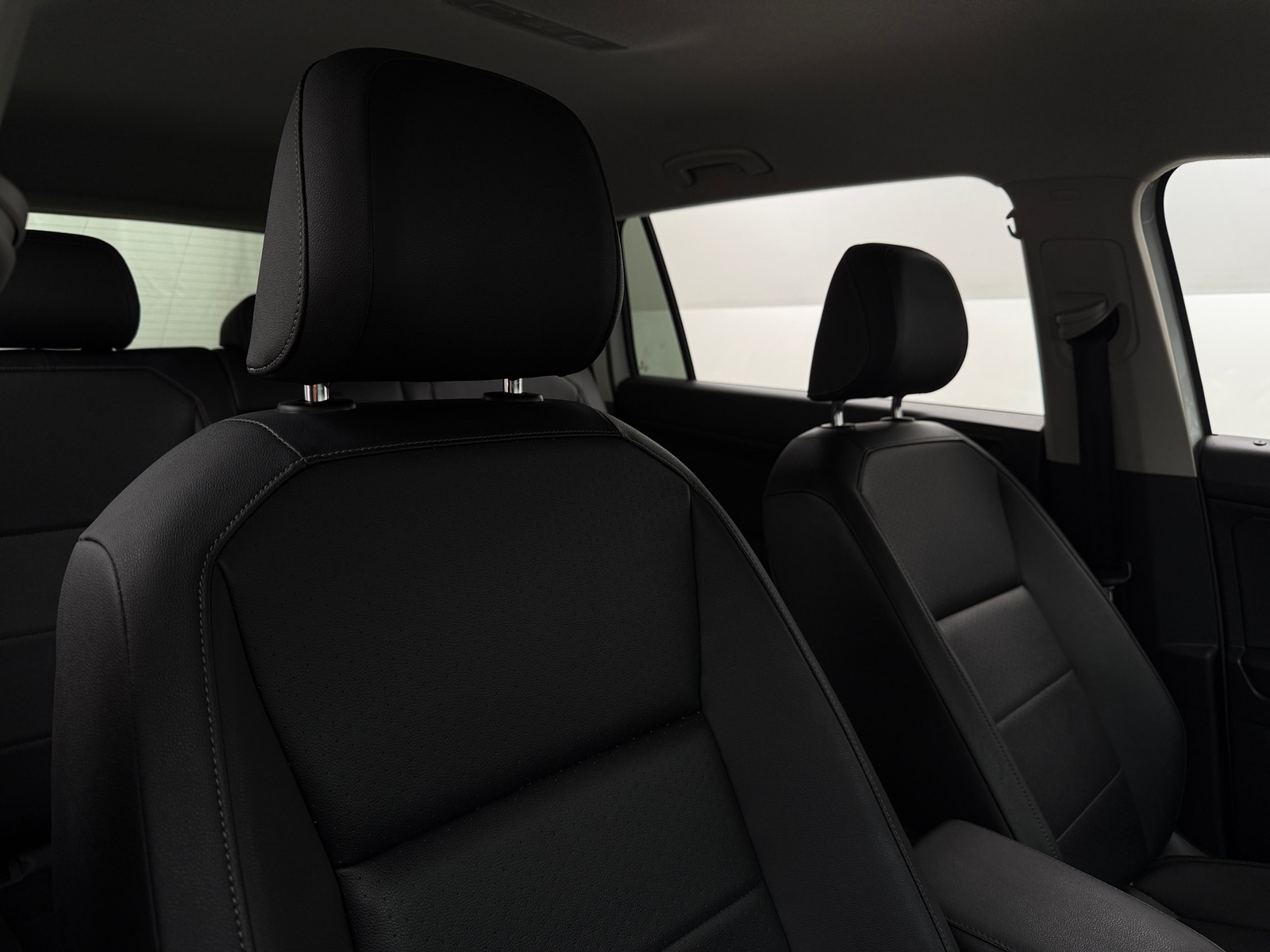 Thumbnail: 2019 Volkswagen Tiguan - 2