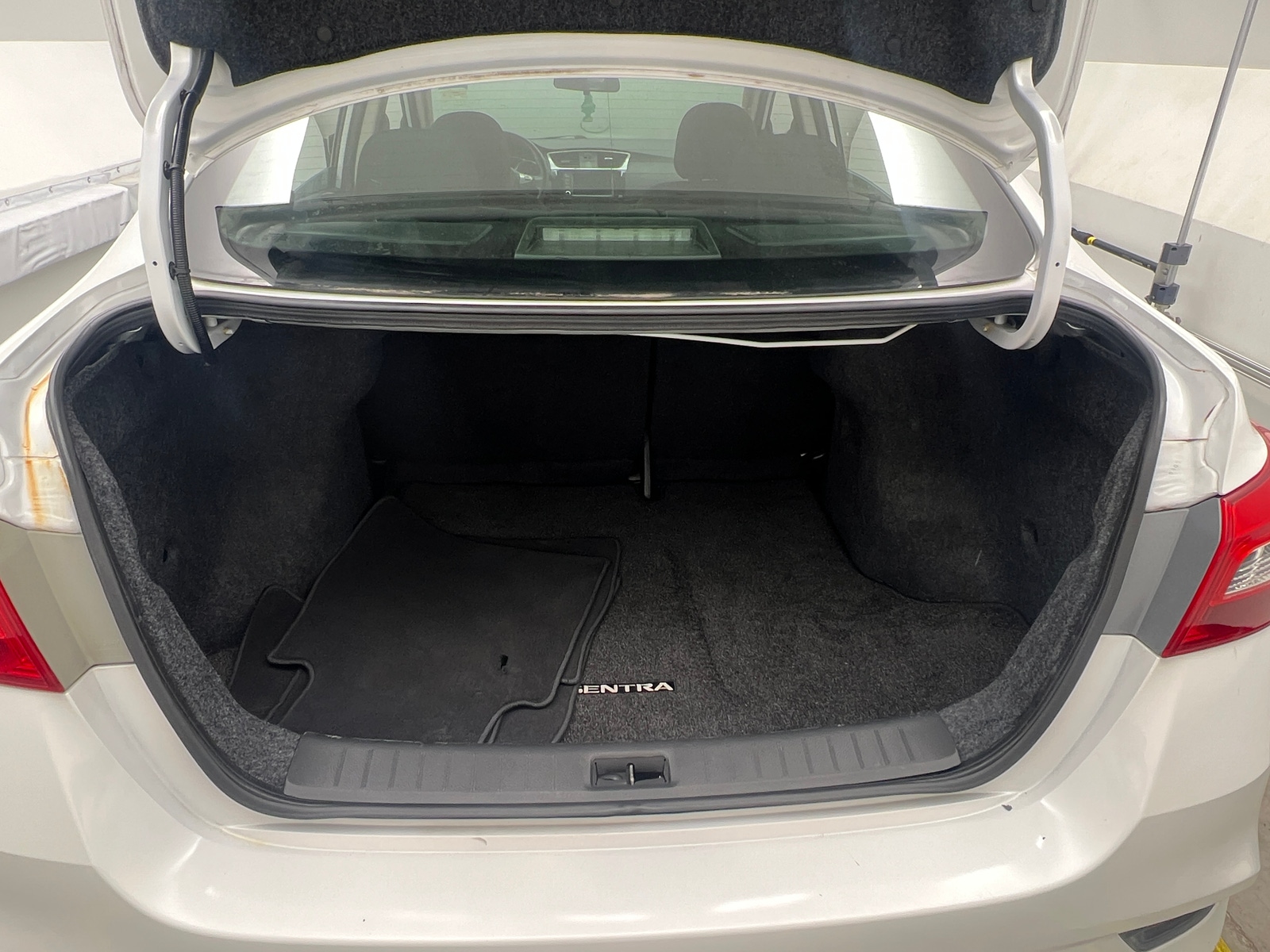 Thumbnail: 2019 Nissan Sentra - 7