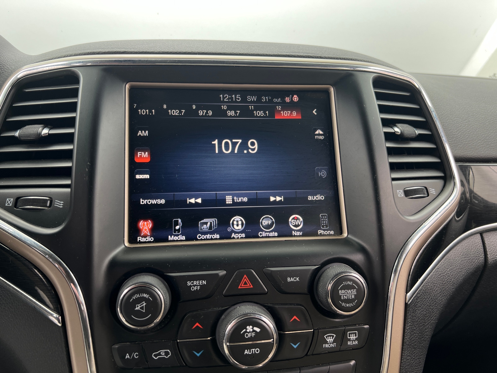 Thumbnail: 2016 Jeep Grand Cherokee - 3