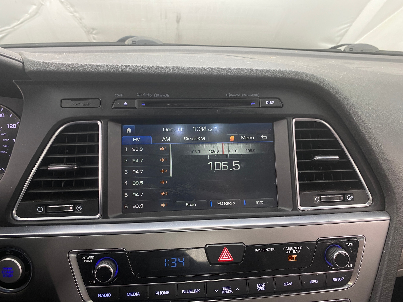 Thumbnail: 2015 Hyundai Sonata - 3