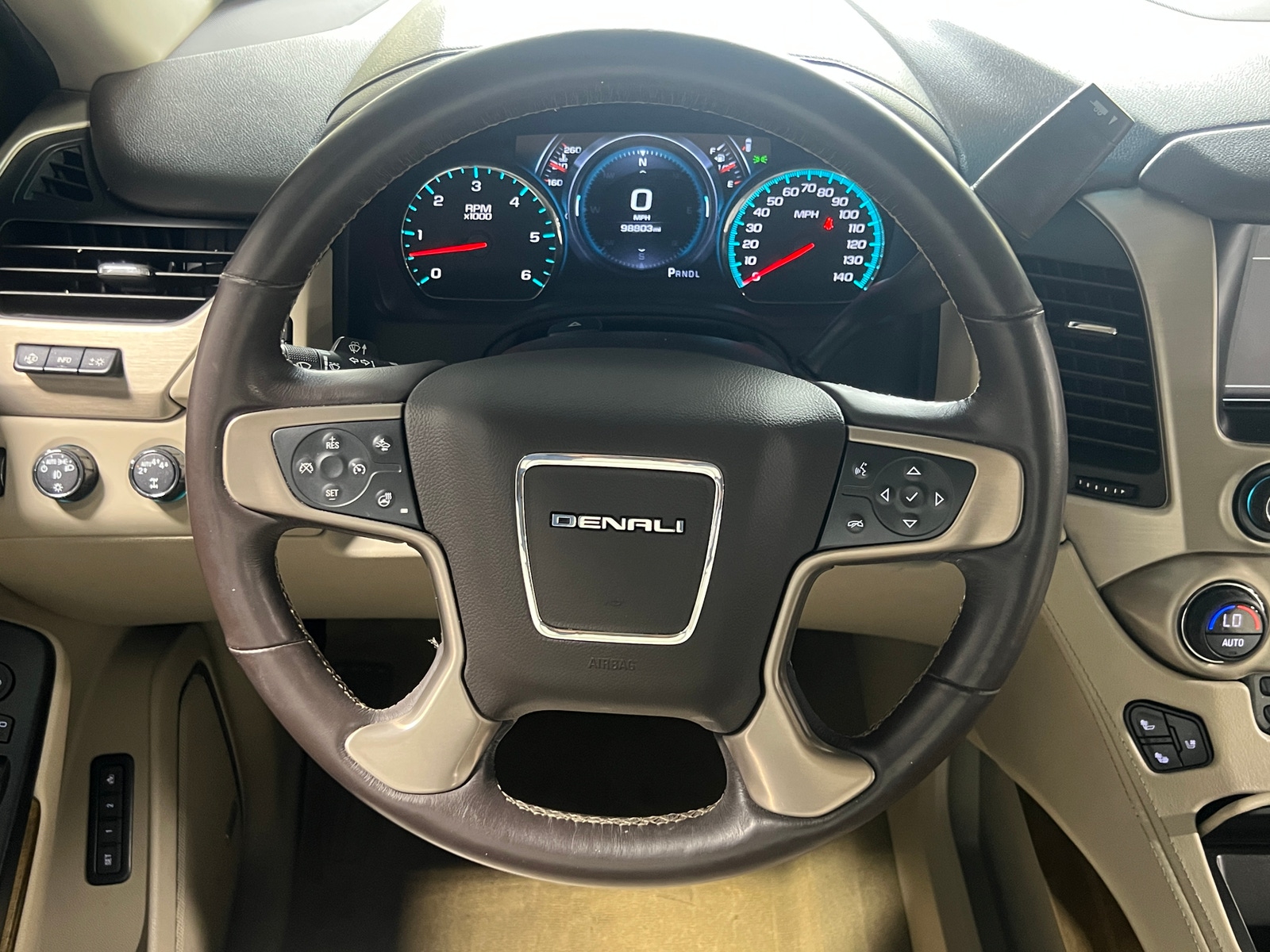 Thumbnail: 2017 GMC Yukon XL - 4