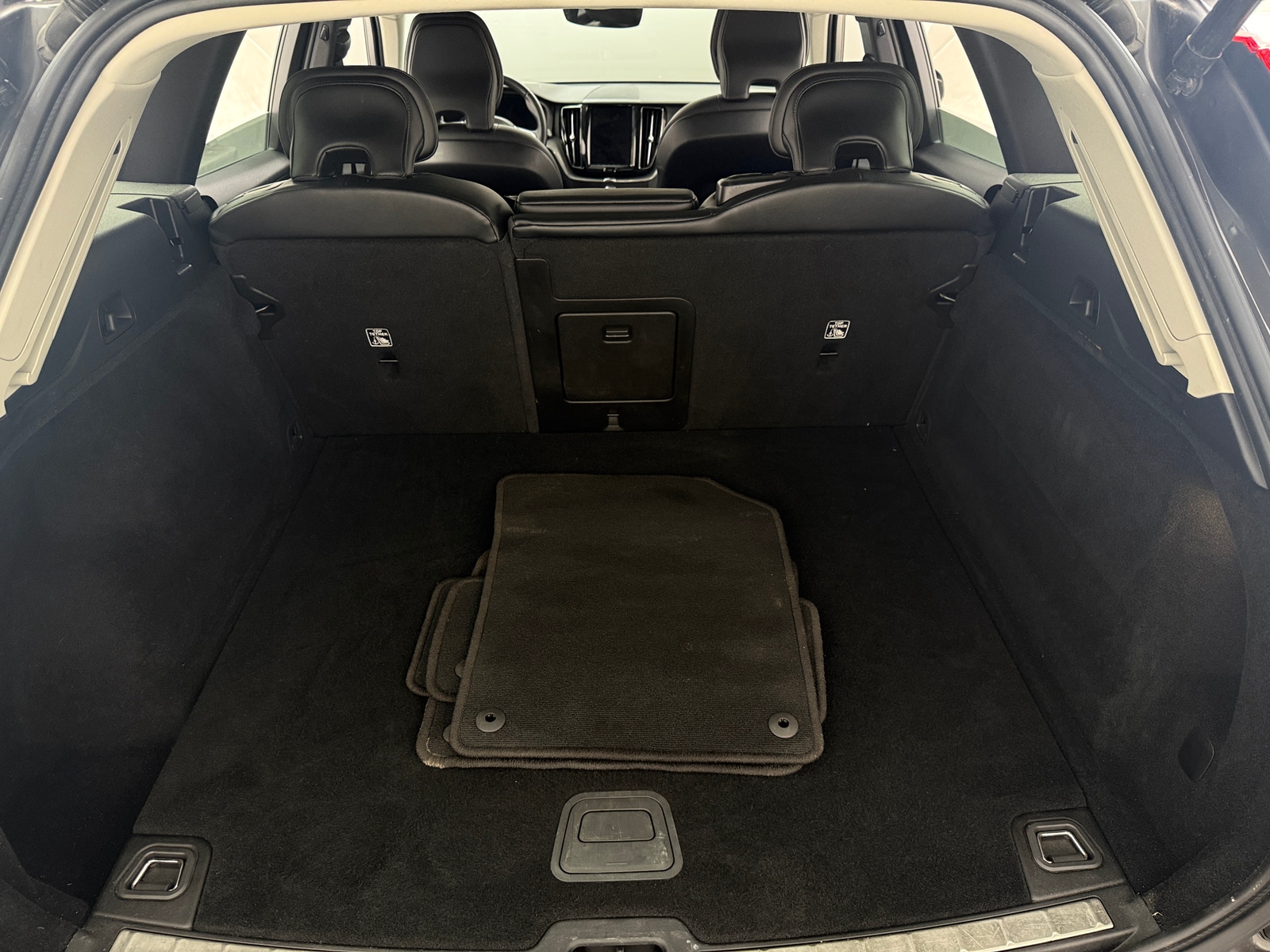 Thumbnail: 2023 Volvo XC60 - 6