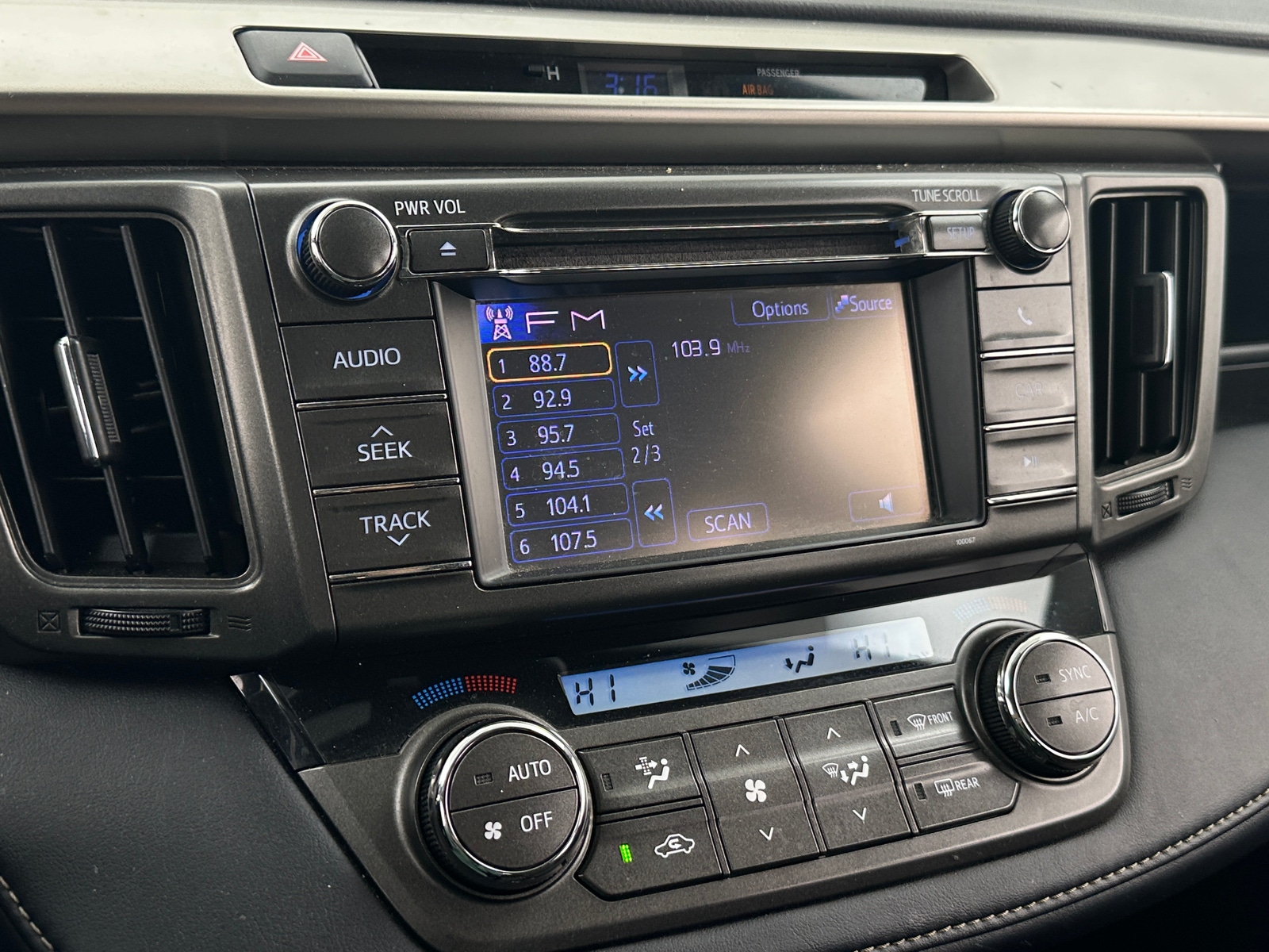 Thumbnail: 2013 Toyota RAV4 - 4