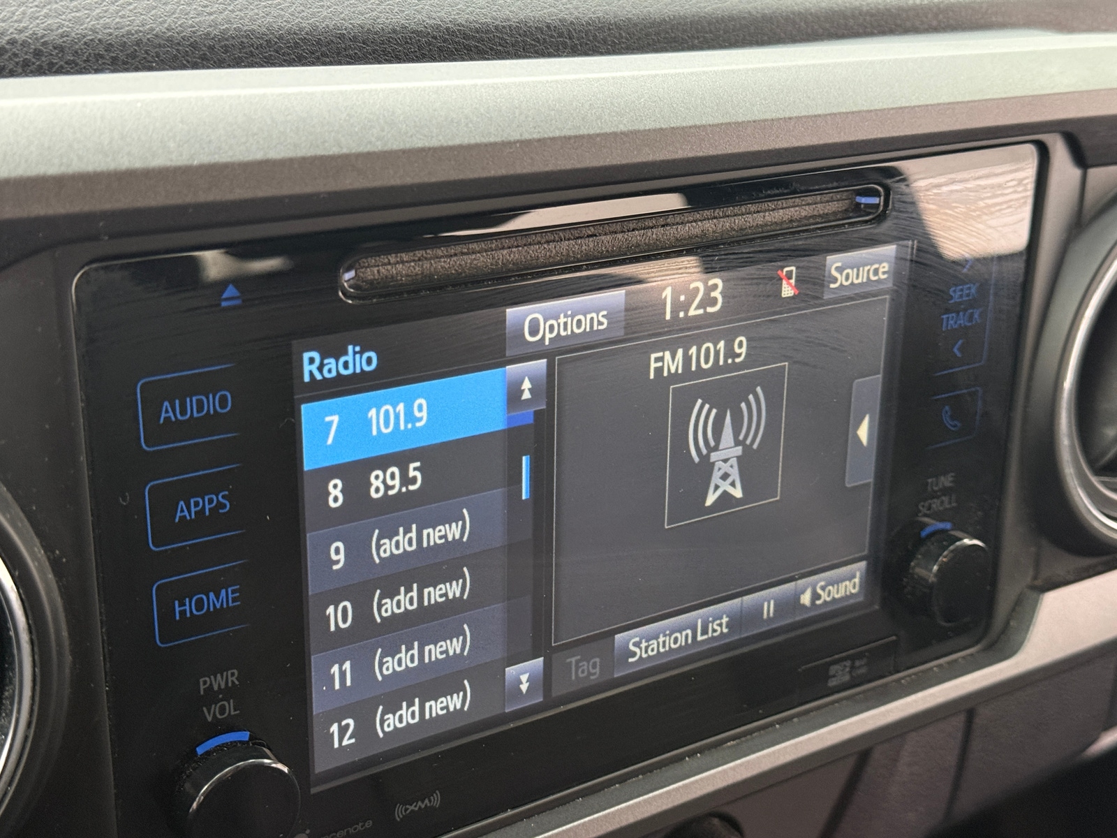 Thumbnail: 2017 Toyota Tacoma - 4