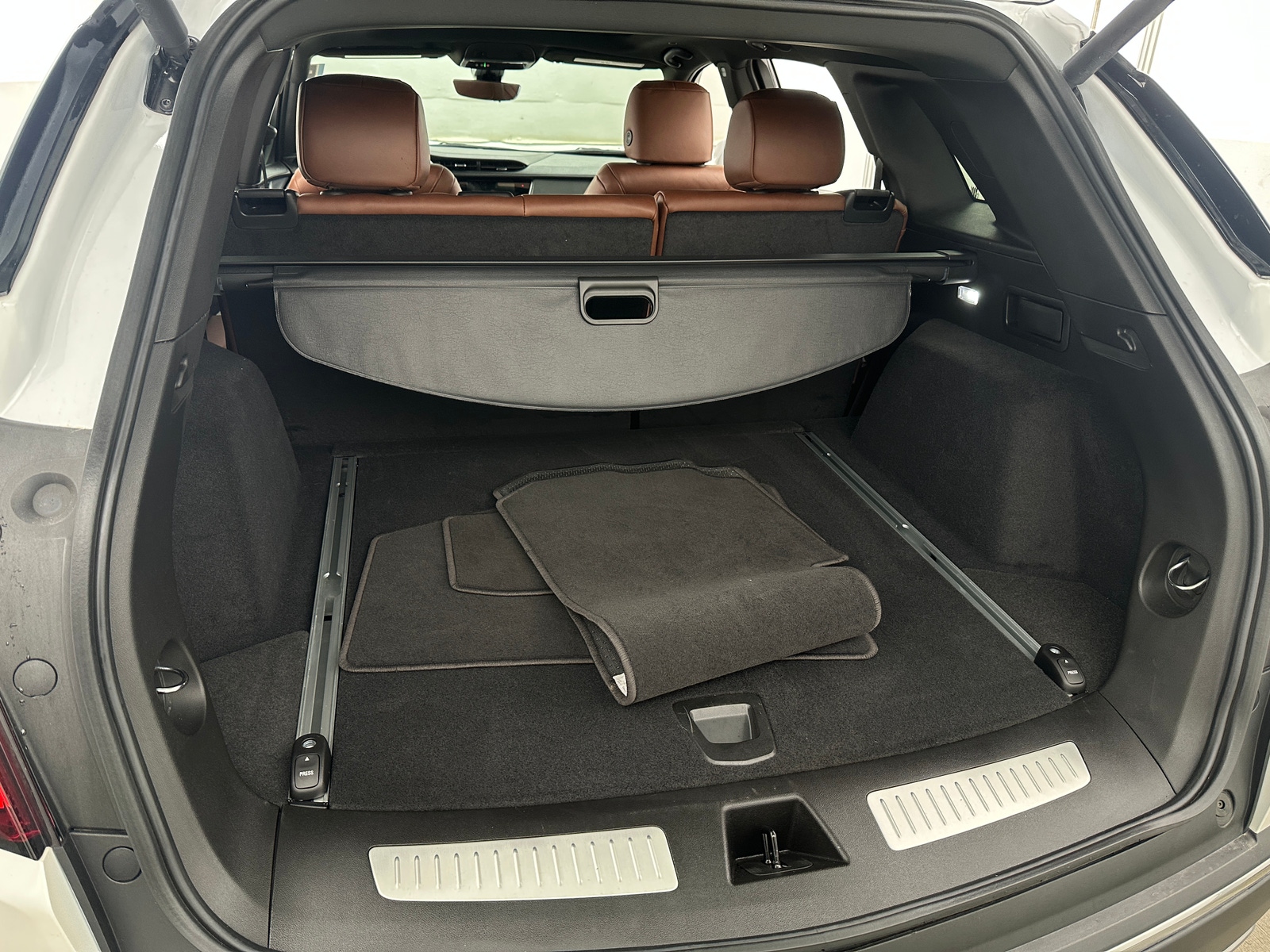 Thumbnail: 2025 Cadillac XT5 - 6