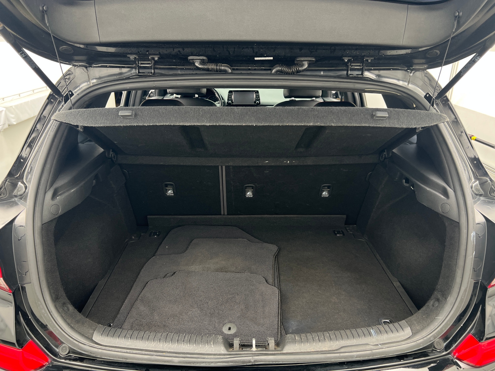 Thumbnail: 2018 Hyundai Elantra - 6