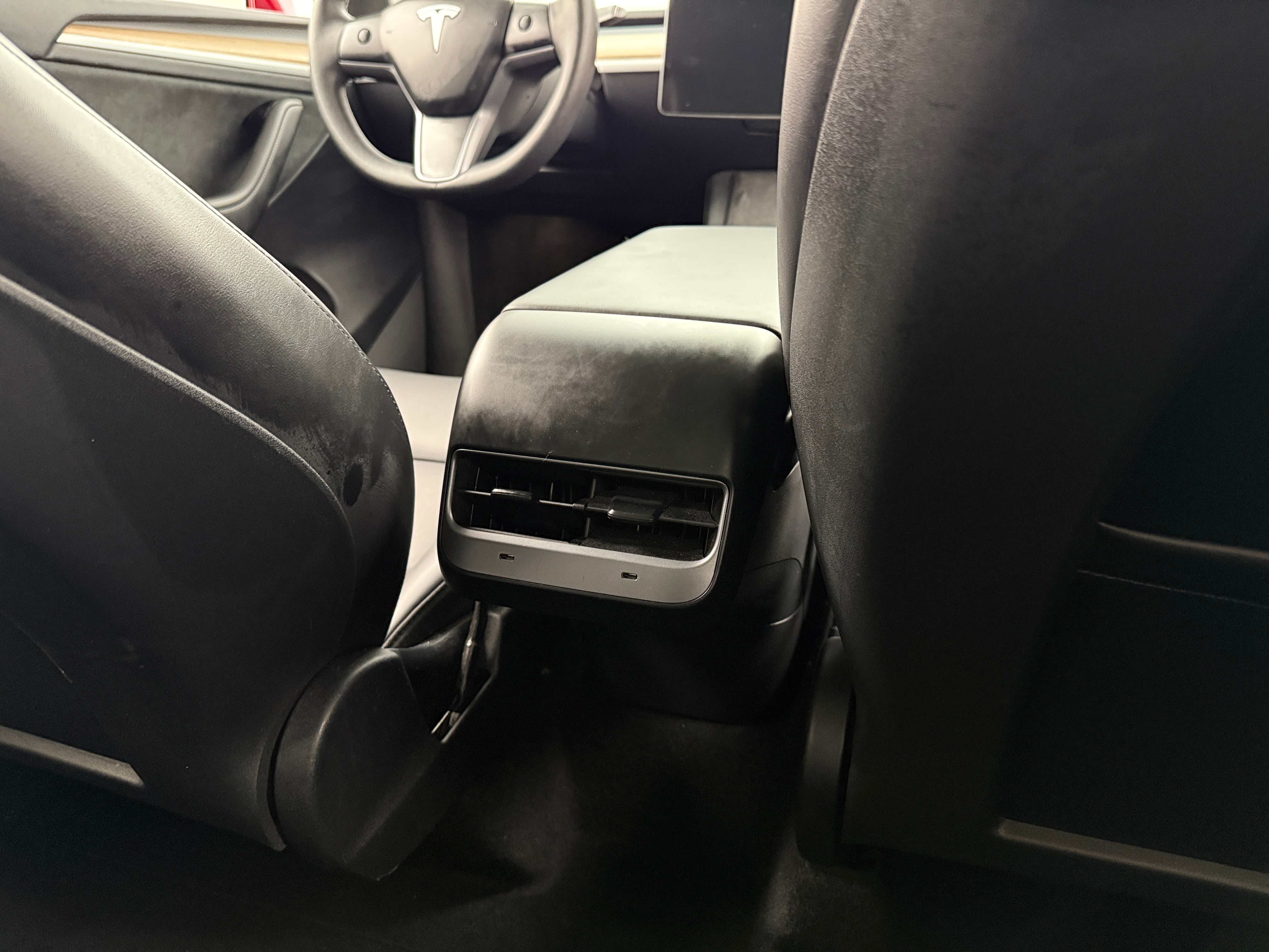 Used 2024 Tesla Model Y Long Range with VIN 7SAYGDEE5RA325557 for sale in Oak Creek, WI