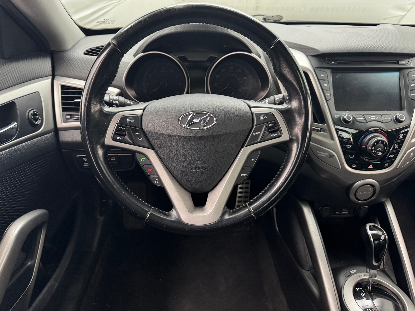 Thumbnail: 2015 Hyundai Veloster - 3