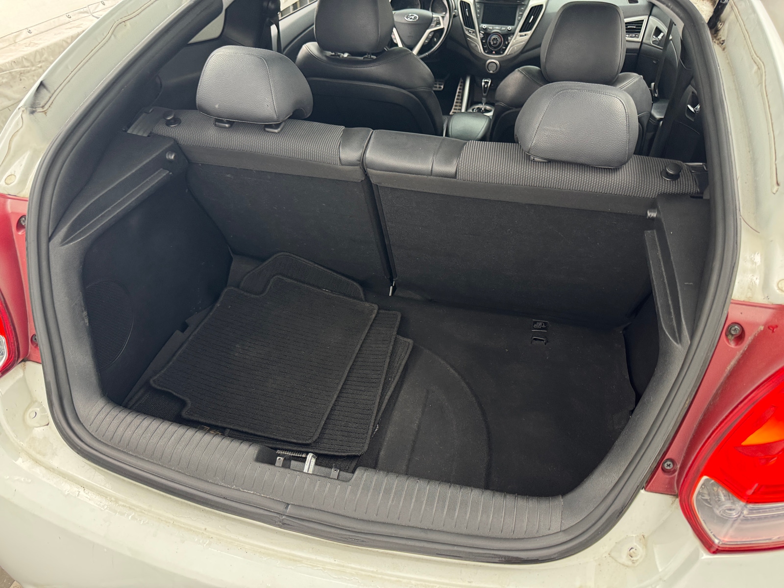 Thumbnail: 2015 Hyundai Veloster - 4