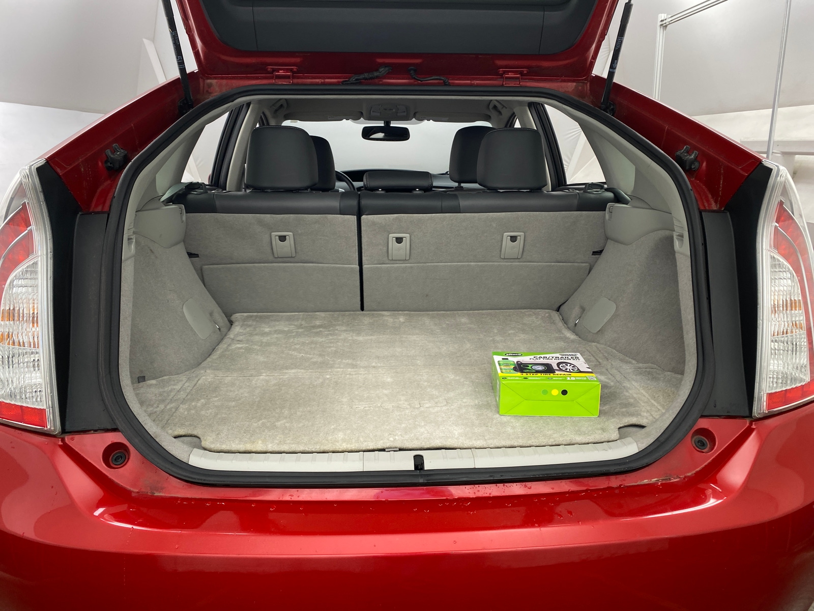 Thumbnail: 2012 Toyota Prius - 7