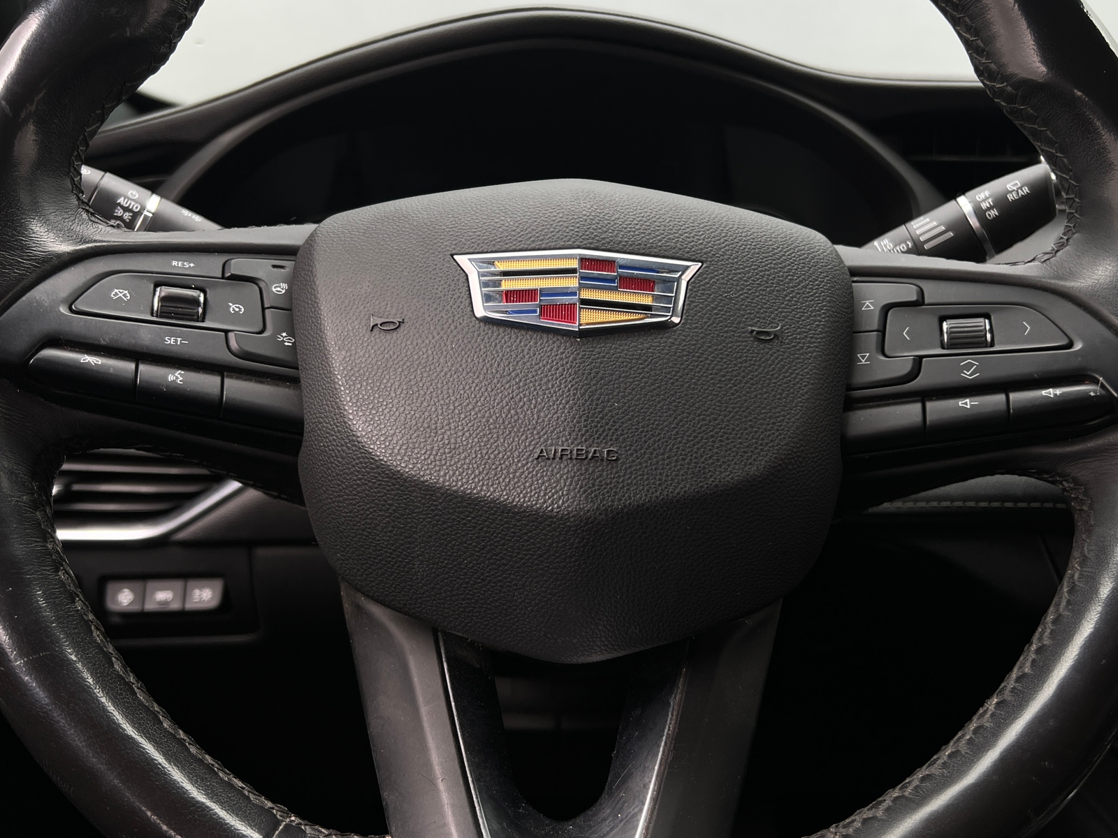 Thumbnail: 2019 Cadillac XT4 - 4