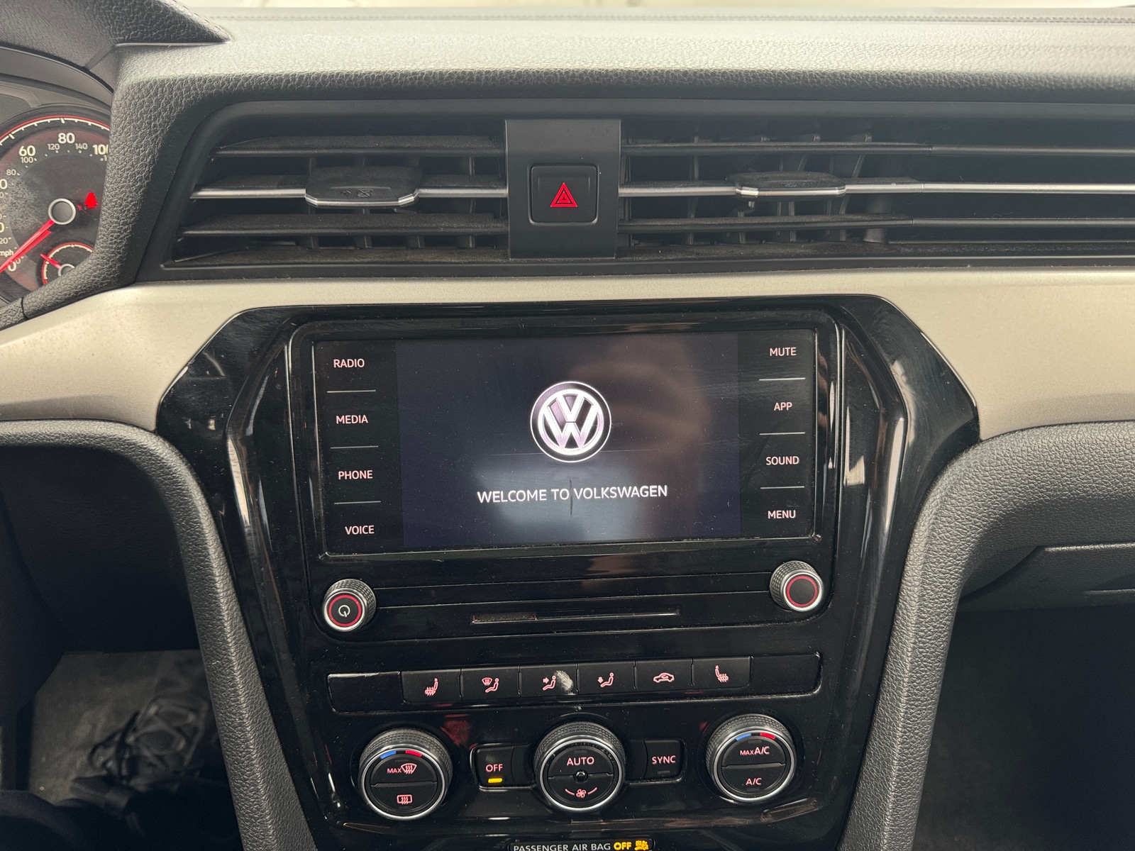 Thumbnail: 2021 Volkswagen Passat - 3