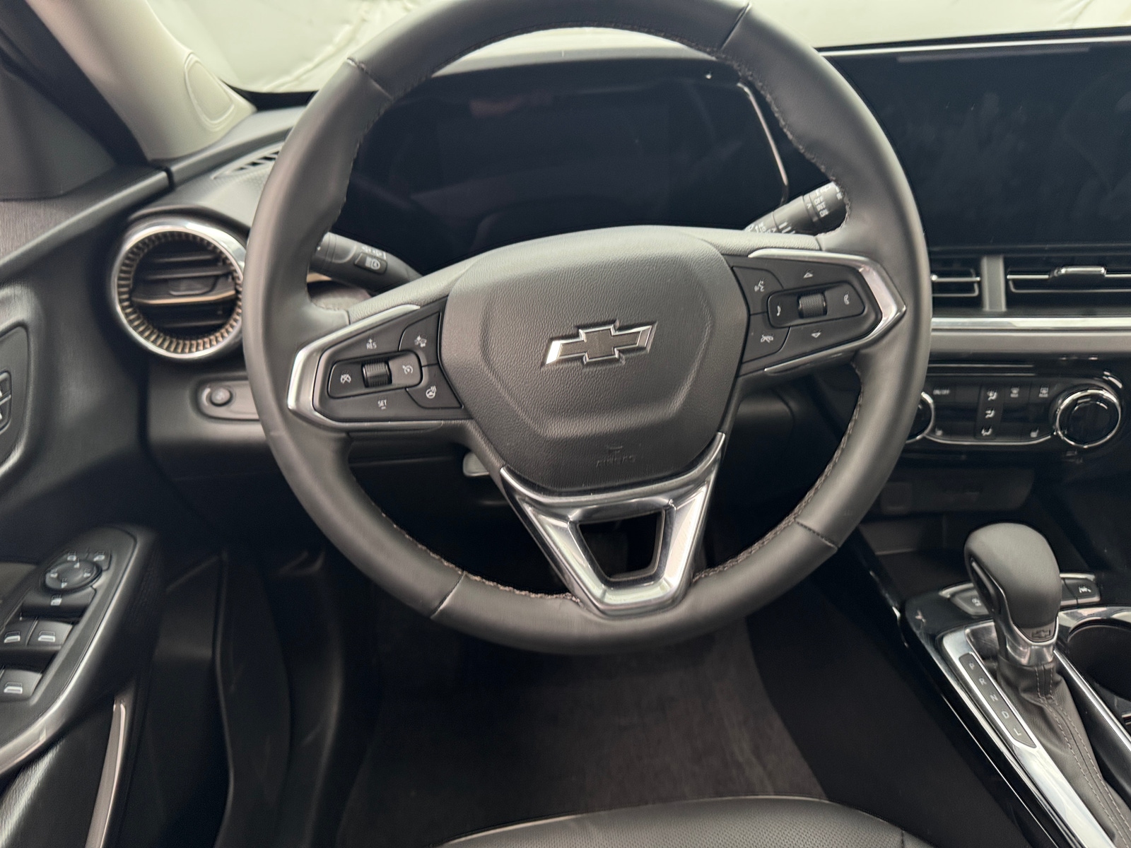 Thumbnail: 2025 Chevrolet Trax - 4