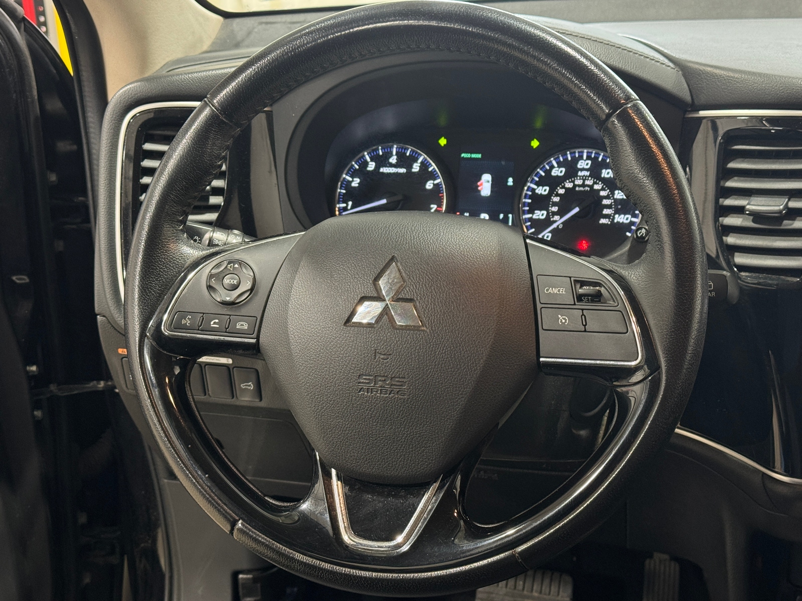 Thumbnail: 2020 Mitsubishi Outlander - 4